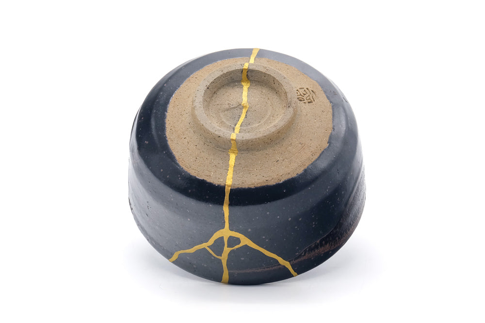 Japanese Matcha Bowl - Jet Black Gold Kintsugi Chawan - 450ml