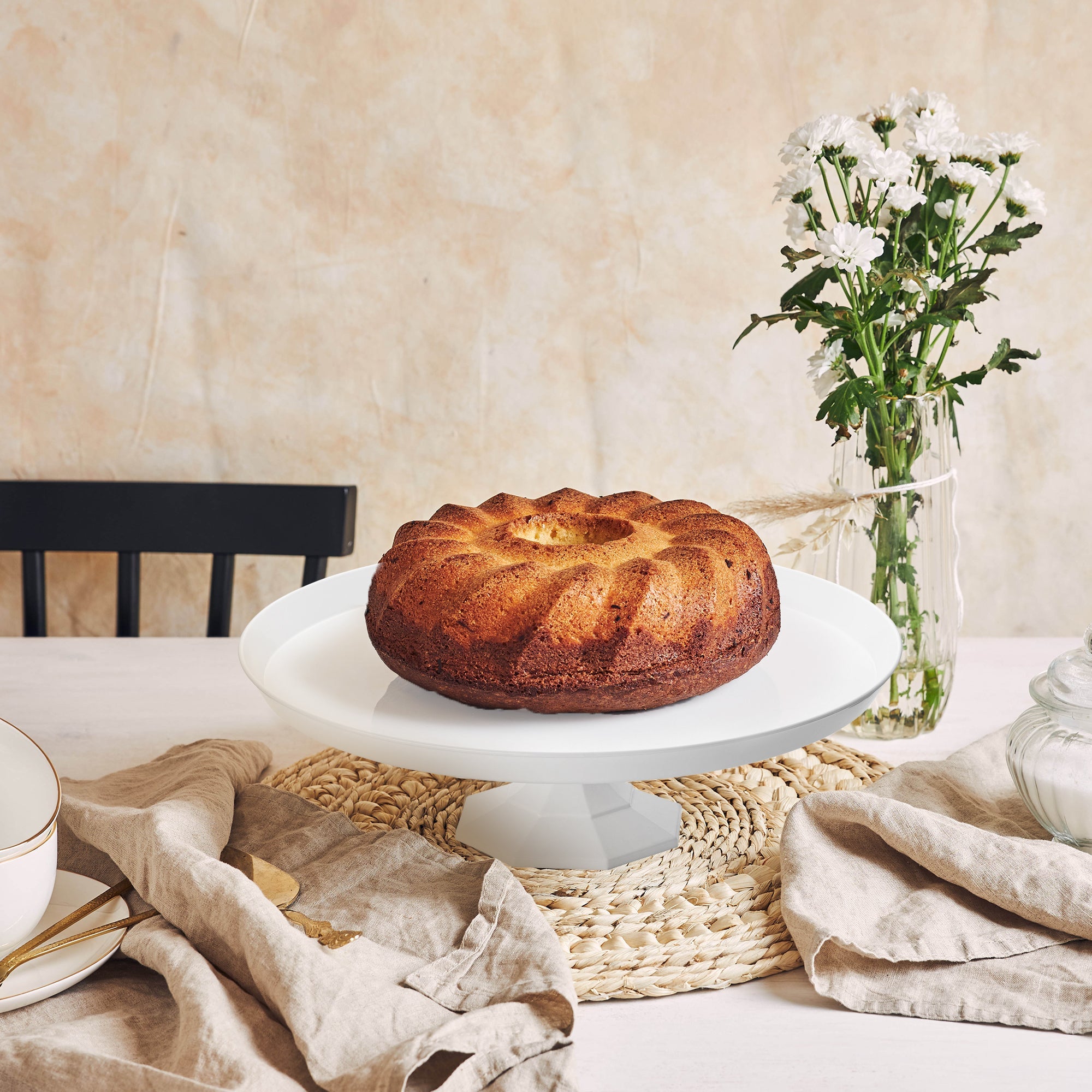 10.5" White Small Round Plastic Cake Stands