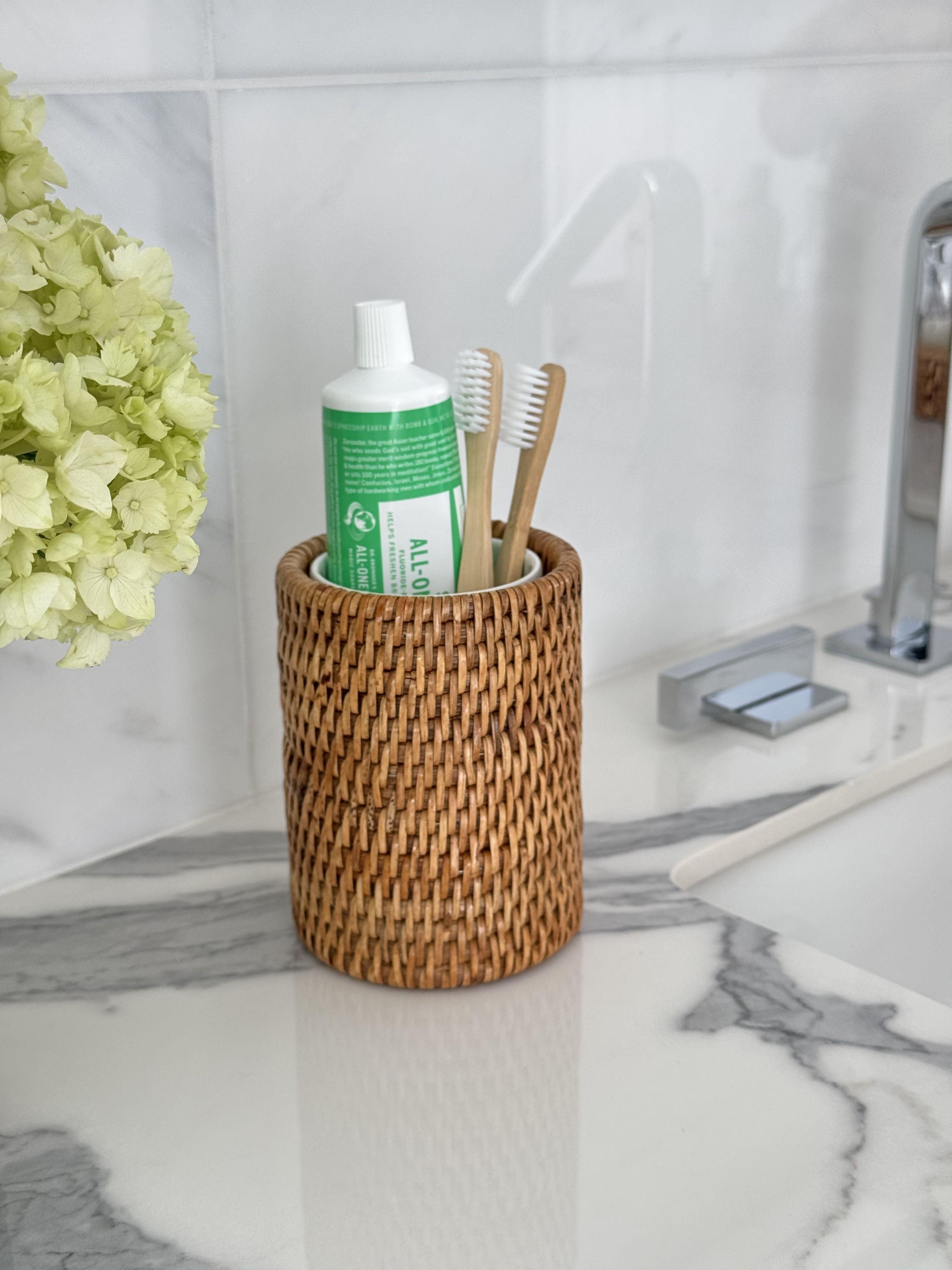 La Jolla Rattan Bathroom Tumbler and Toothbrush Holder (10 fl.oz.)