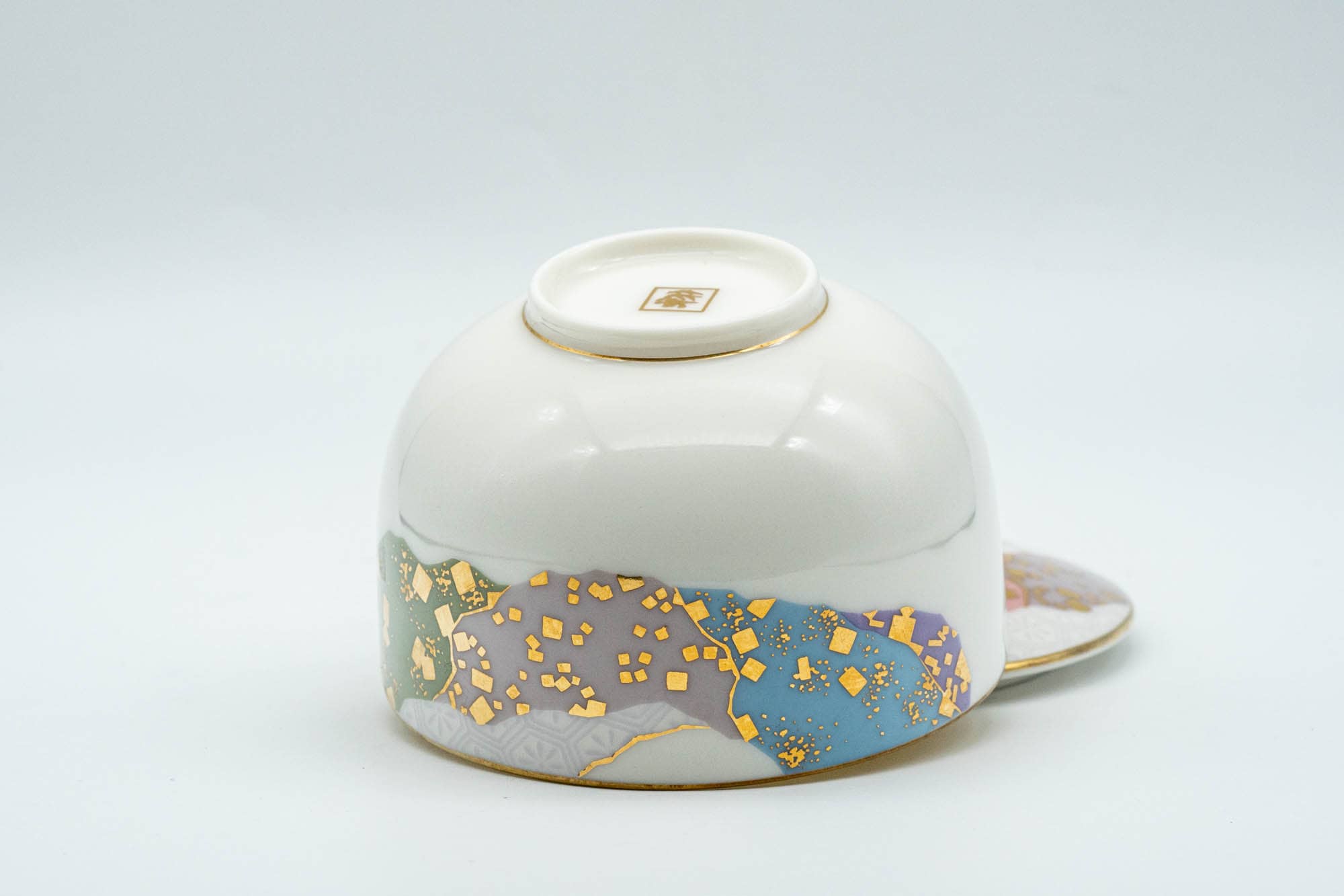 Japanese Teacup - Wavy Decorated Porcelain Arita-yaki Lidded Yunomi  - 160ml