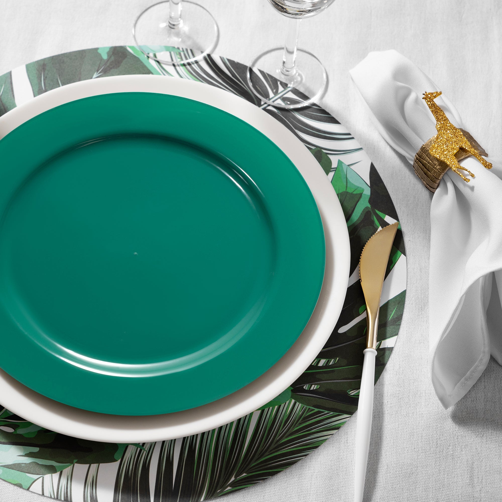 Solid Green Holiday Round Disposable Plastic Dinner Plates (10.25")