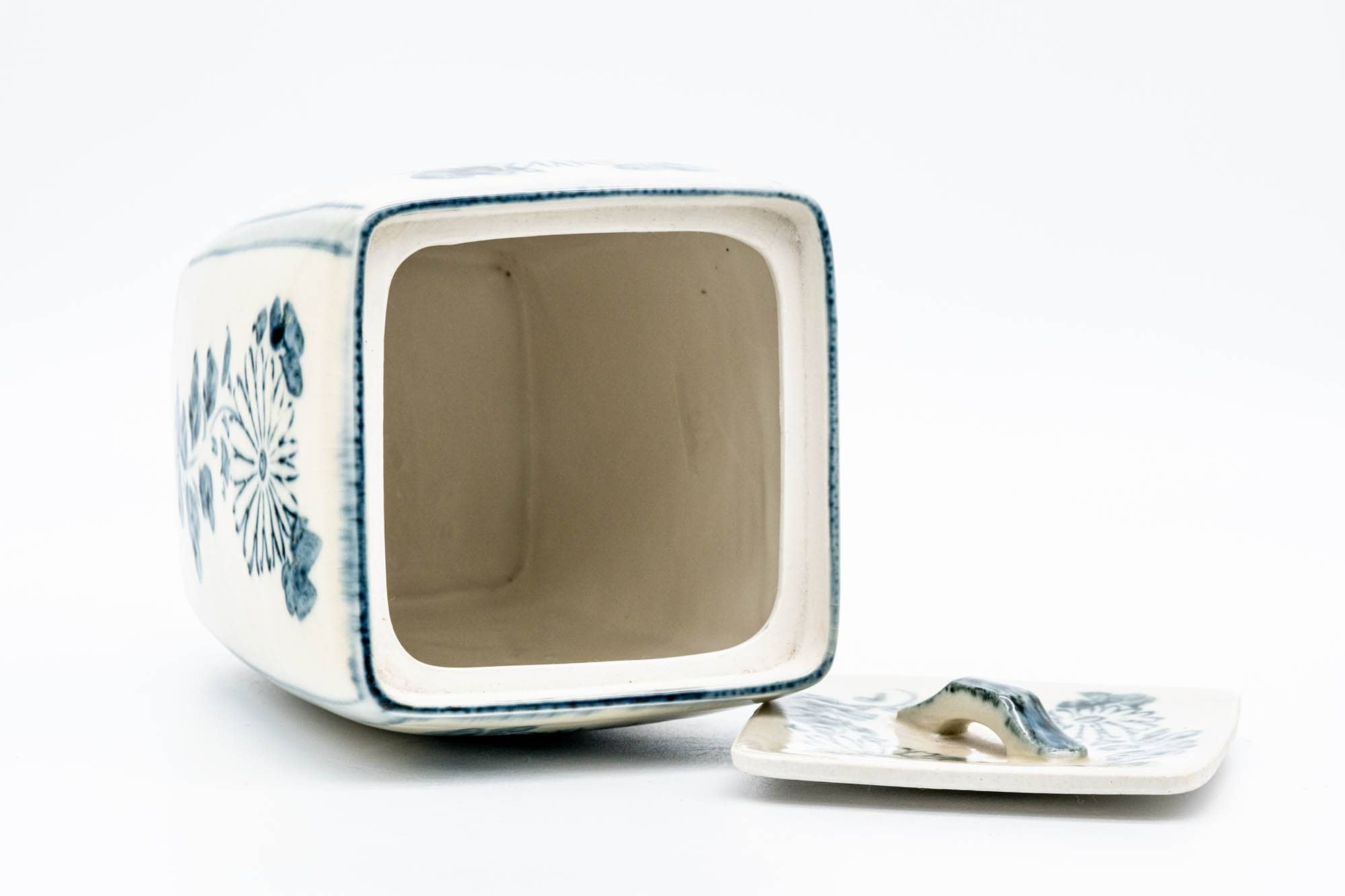 Japanese Mizusashi - 加藤五陶 Katou Gotou - Annan-style Chrysanthemum Porcelain Fresh Water Container  - 1300ml