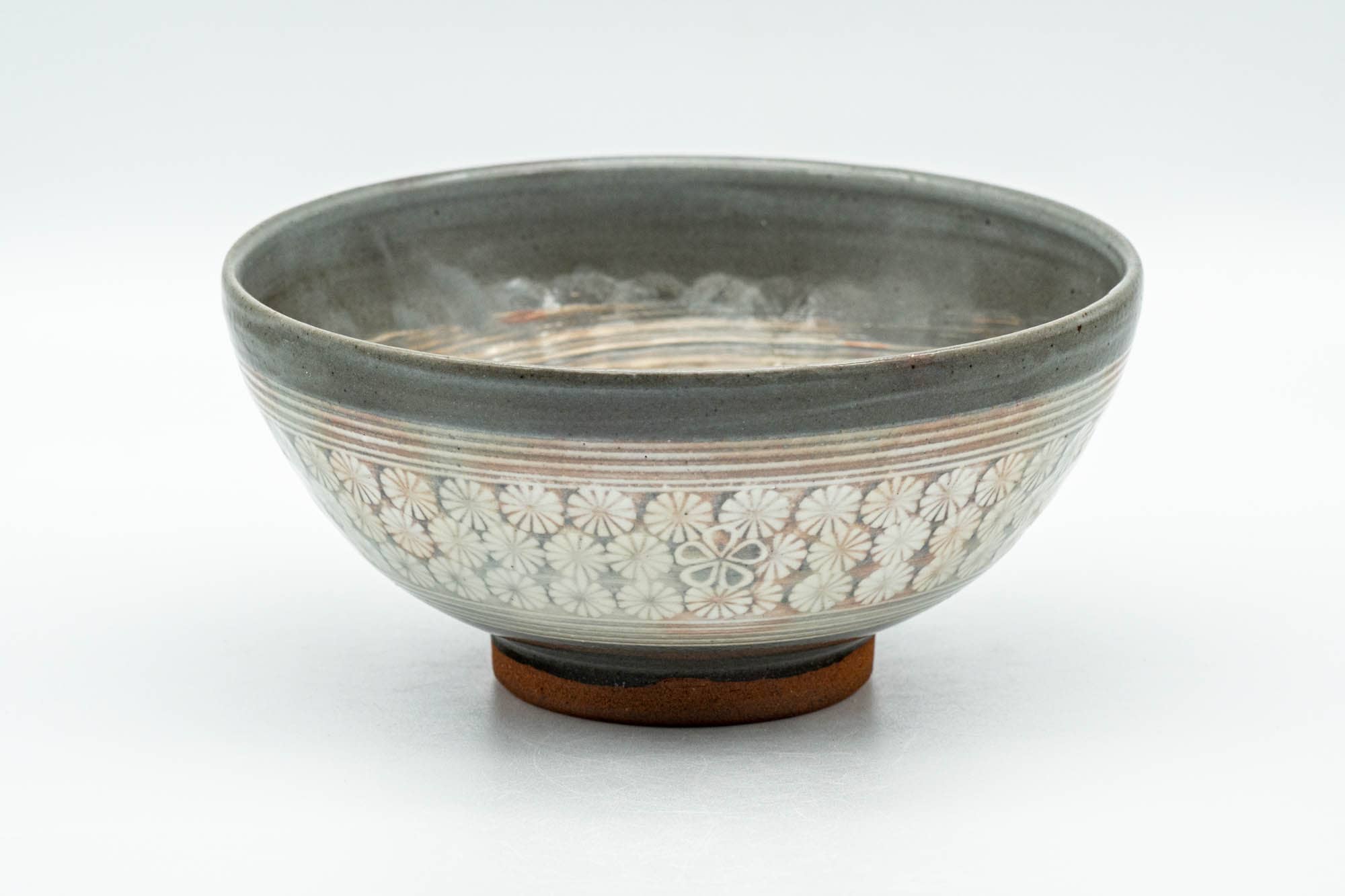 Japanese Matcha Bowl - Grey White Chrysanthemum Kiyomizu-yaki Chawan - 200ml