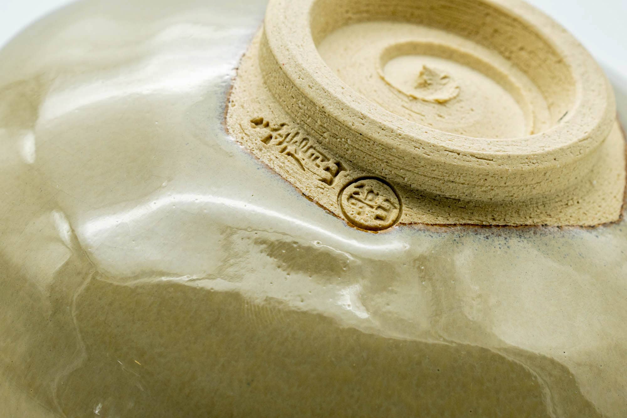 Japanese Matcha Bowl - 赤膚山 Akiyama Kiln - Beige Green Drip-Glazed Akahada-yaki Chawan - 250ml