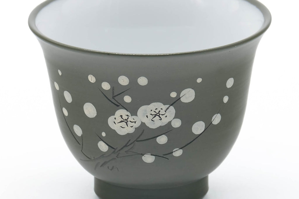 Japanese Teacup - Plum Blossom Ryokudei Tokoname White Inner-Glazed Yunomi - 60ml