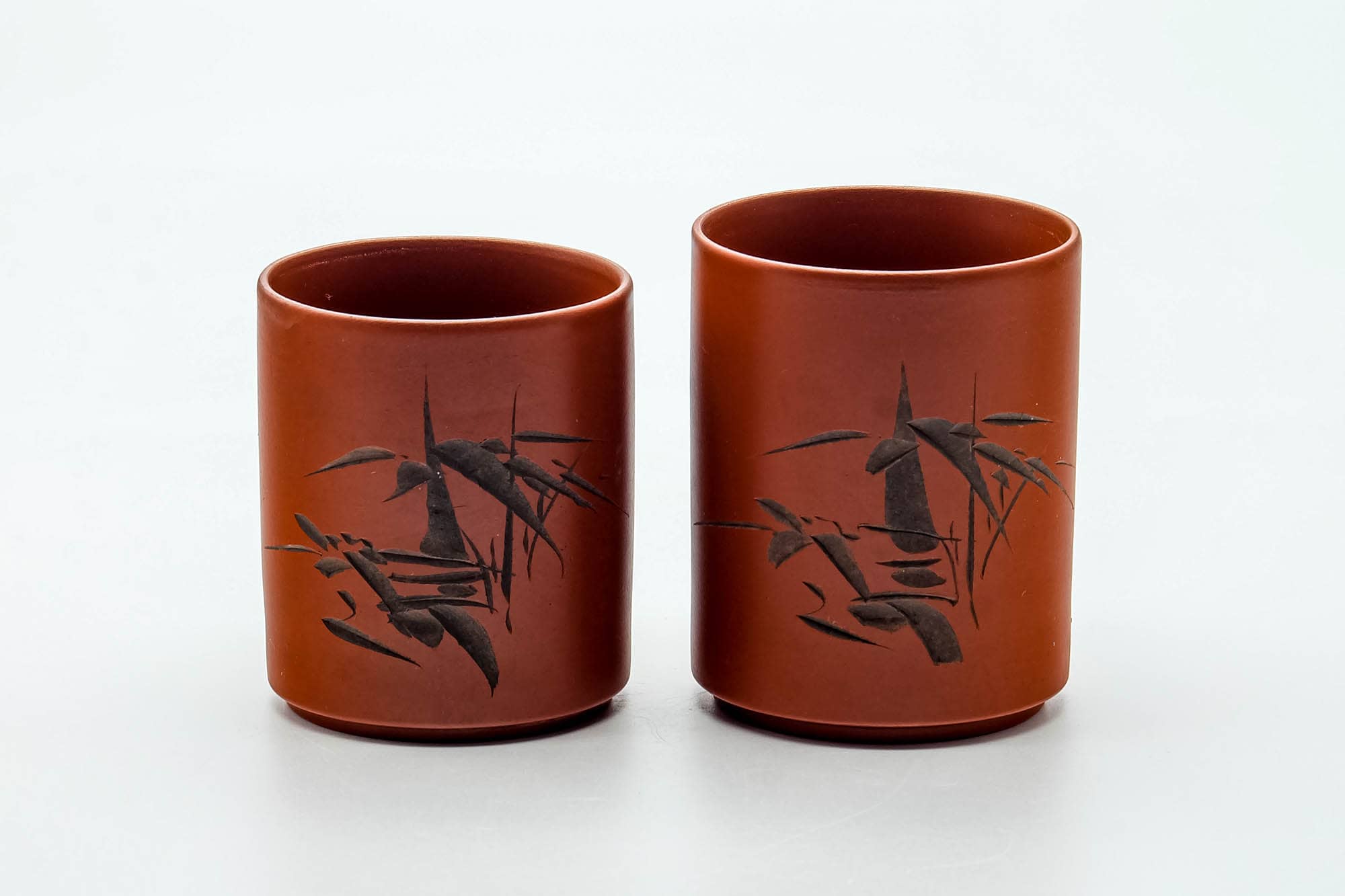 Japanese Teacups - Pair of Bamboo Calligraphy Engraved Red Shudei Tokoname-yaki Meoto Yunomi
