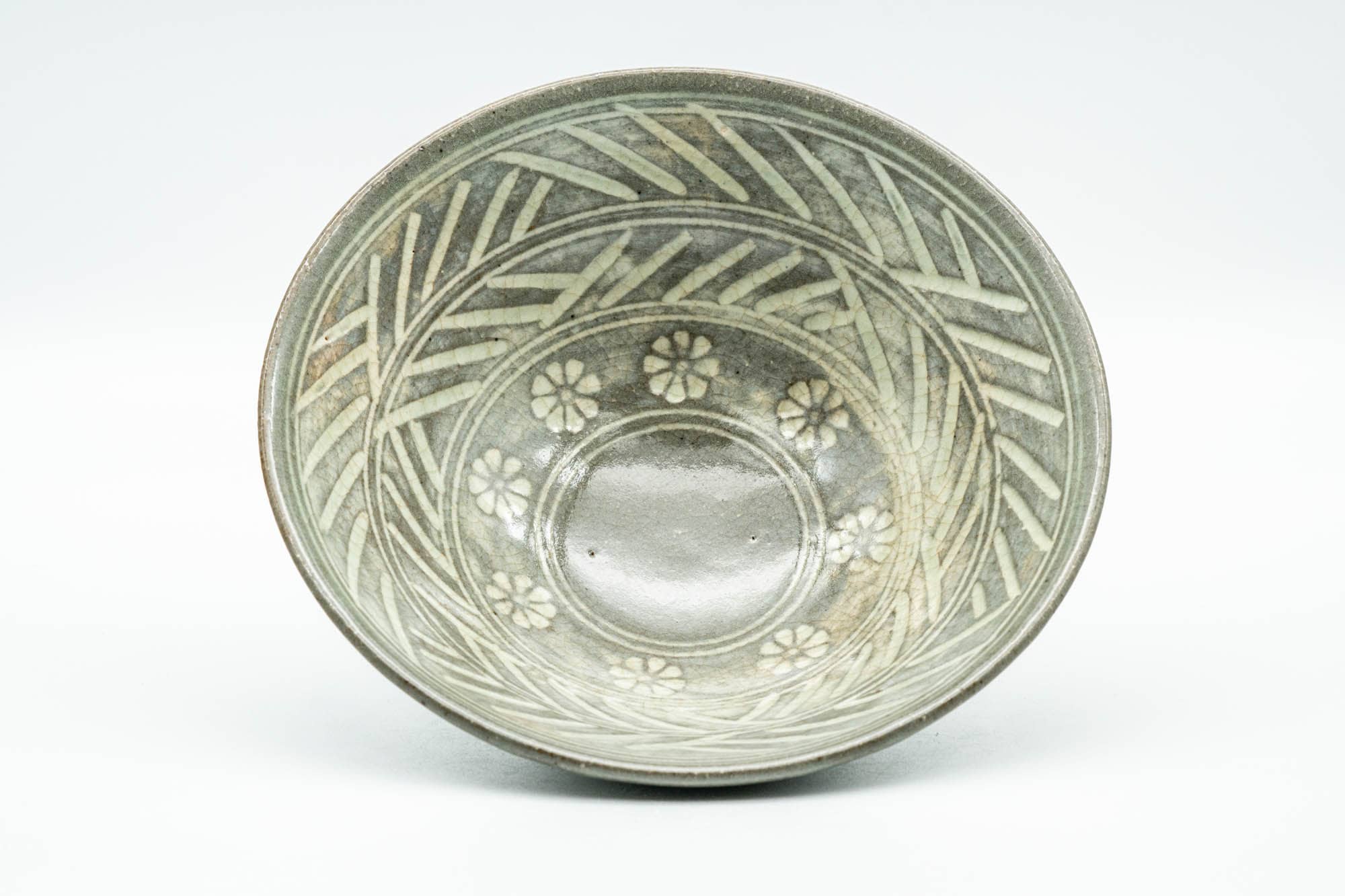 Japanese Matcha Bowl - White Chrysanthemums Geometric Patterned Summer Chawan - 150ml
