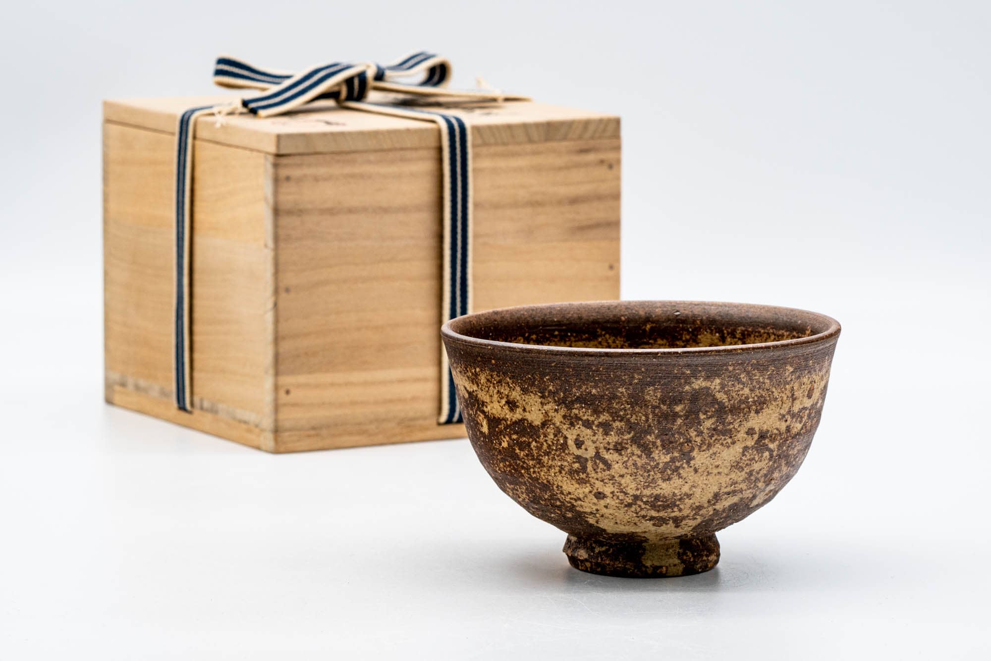 Japanese Matcha Bowl - 山口宏夢 Hiroshi Yamaguchi - 見谷窯 Midani Kiln - Ash Glazed Stoneware Seto-yaki Chawan - 300ml