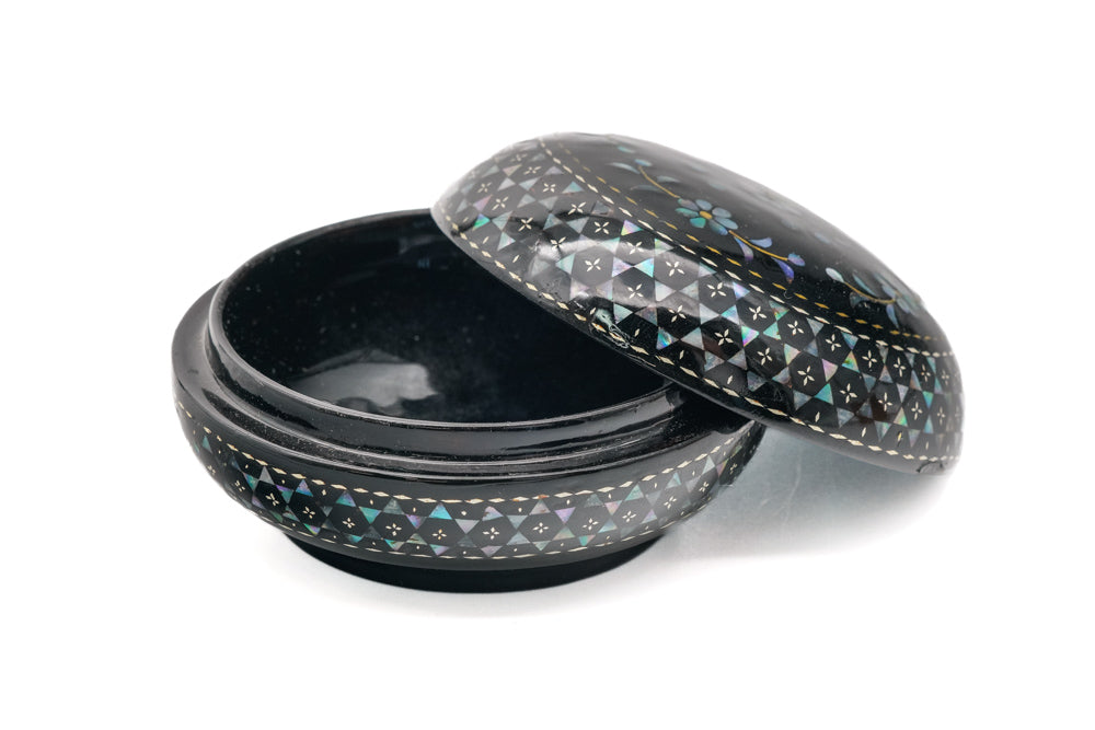 Japanese Kogo - Lacquer Raden Mother of Pearl Incense Container