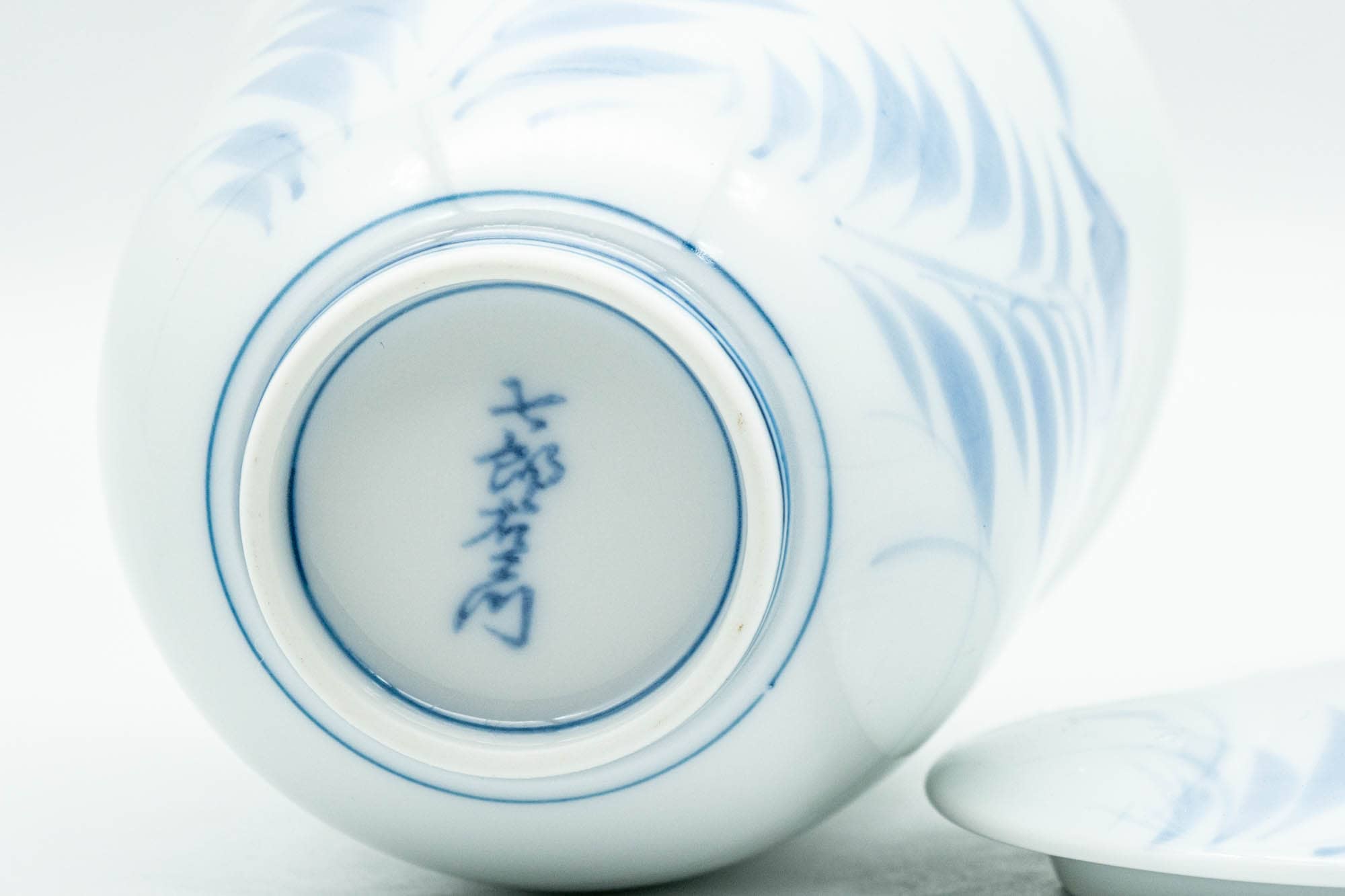 Japanese Teacup - Blue Floral Arita-yaki Lidded Yunomi - 170ml