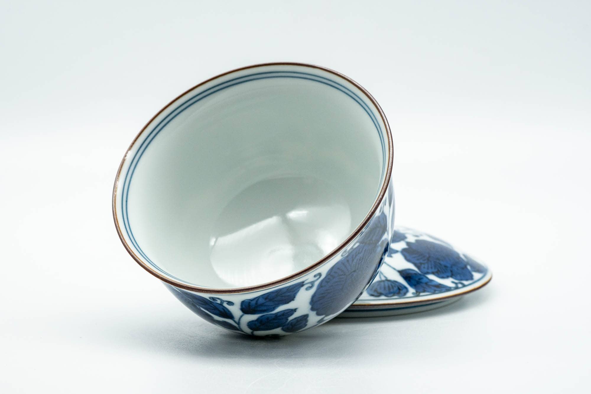 Japanese Teacup - 有田焼 Blue Floral Arita-yaki Lidded Yunomi - 130ml