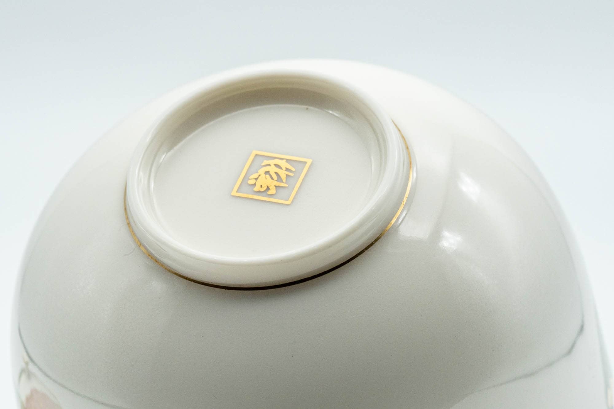 Japanese Teacup - Wavy Decorated Porcelain Arita-yaki Lidded Yunomi  - 160ml