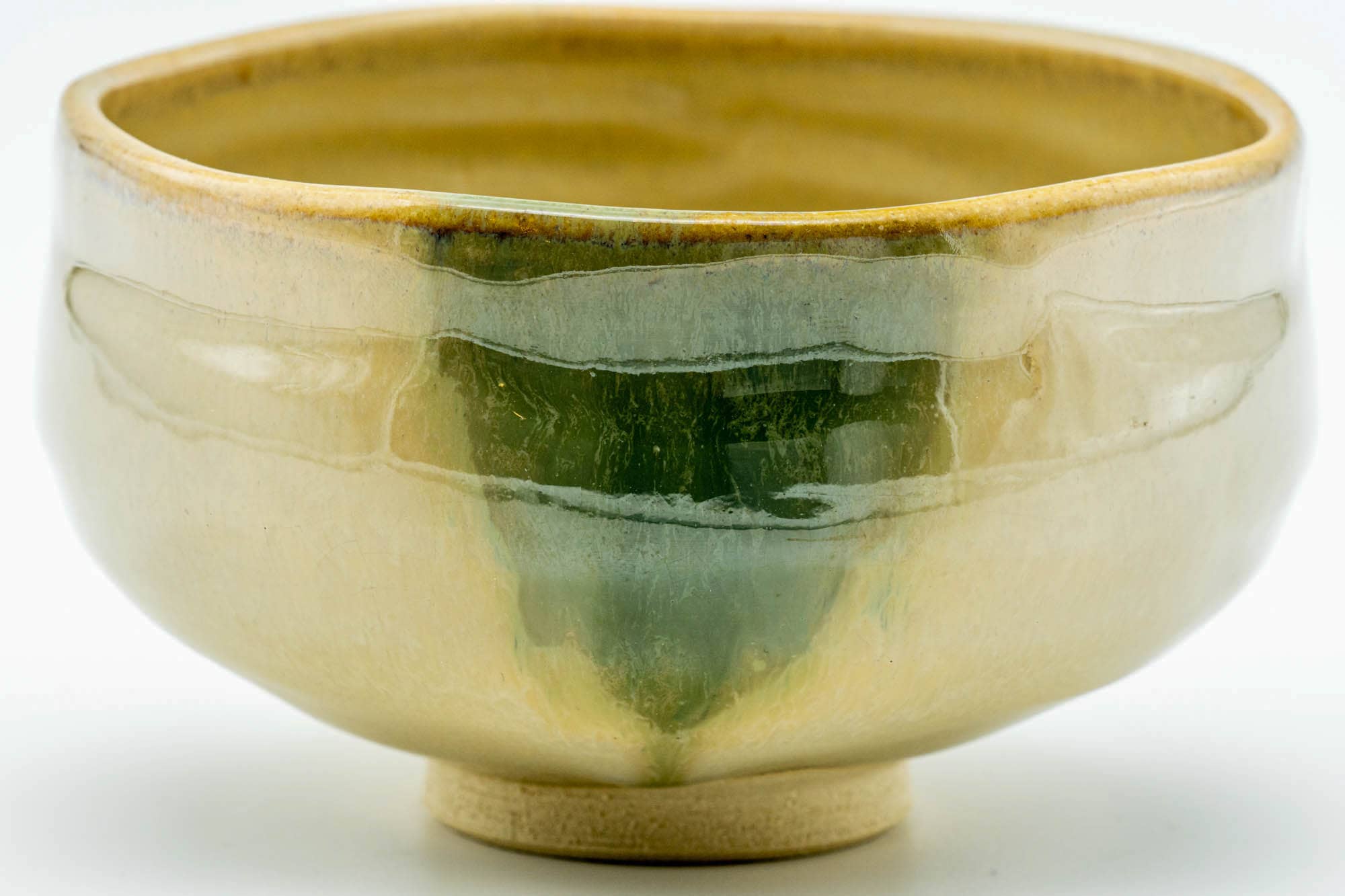 Japanese Matcha Bowl - 赤膚山 Akiyama Kiln - Beige Green Drip-Glazed Akahada-yaki Chawan - 250ml