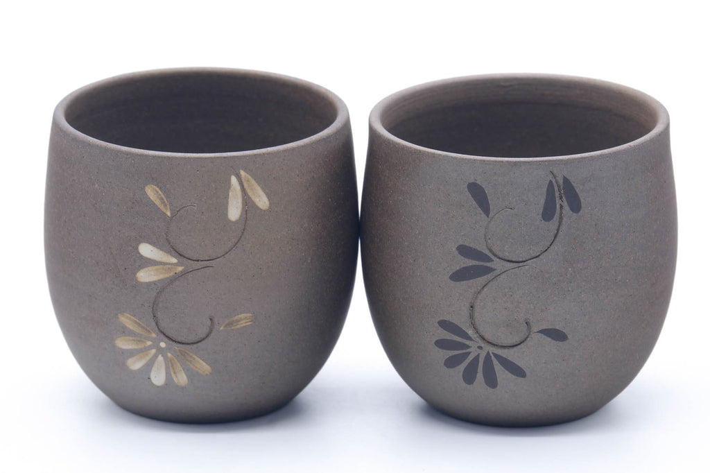 Japanese Teacups - 都築豊 Tsuzuki Yutaka - Pair of Beige Floral Yunomi - 130ml