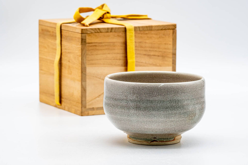 Yamato Shōroku 大和松緑 - Vintage Grey Hagi-Yaki Chawan