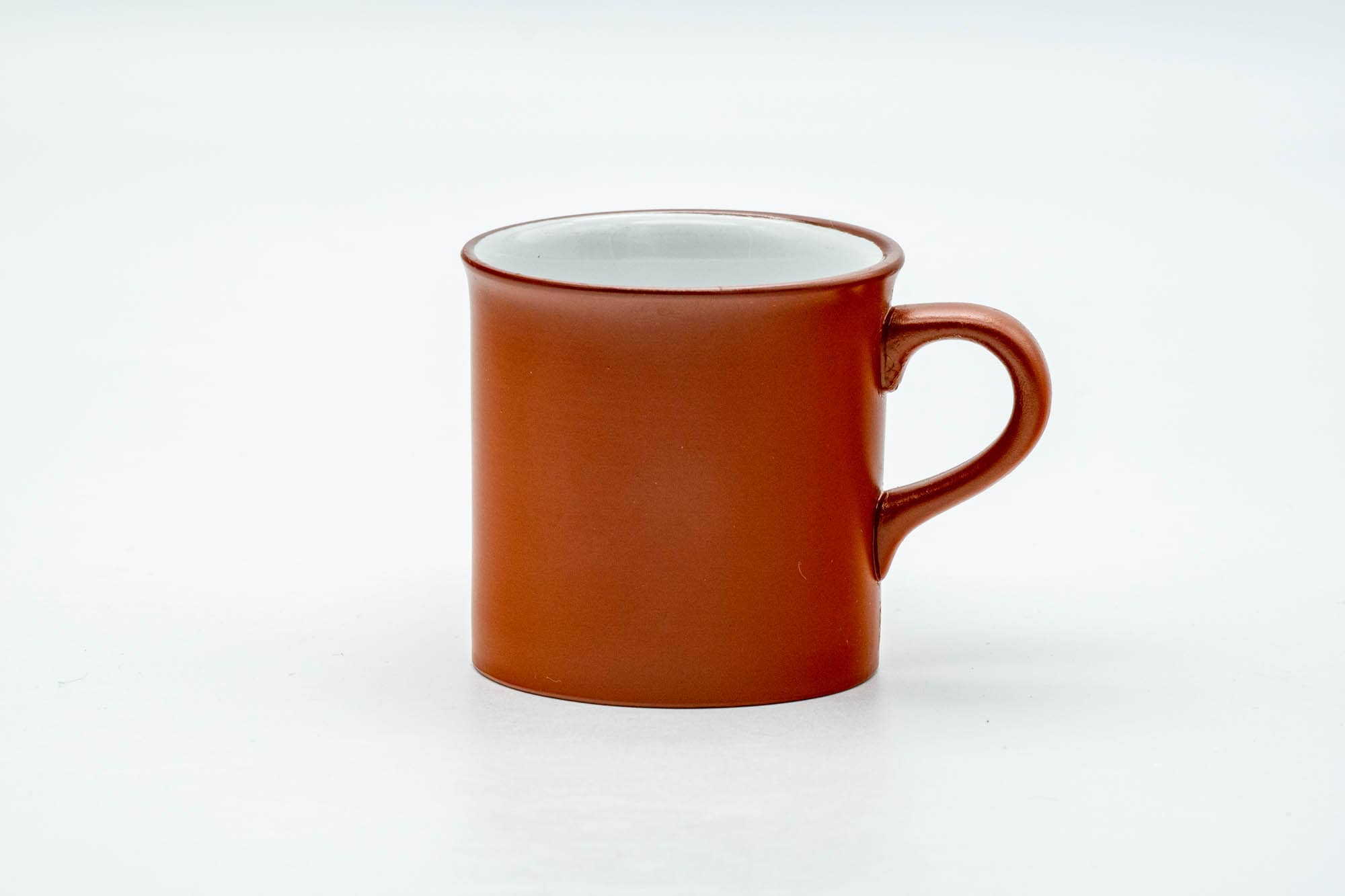 Japanese Teacup - White Inner-Glazed Red Shudei Tokoname-yaki Ushirode Yunomi with Chataku Tea Saucer - 100ml