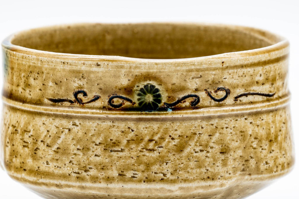 Japanese Matcha Bowl - 野田東山 Noda Touzan - Ki-Seto Glazed Scrollwork Seto-yaki Chawan - 300ml
