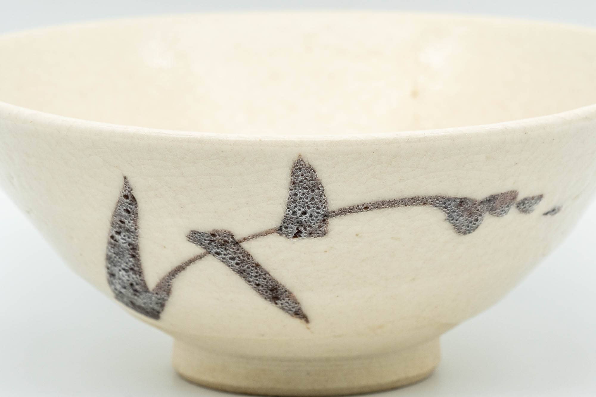 Japanese Matcha Bowl - Long Grass White Shino Glazed Hira-gata Summer Chawan - 150ml