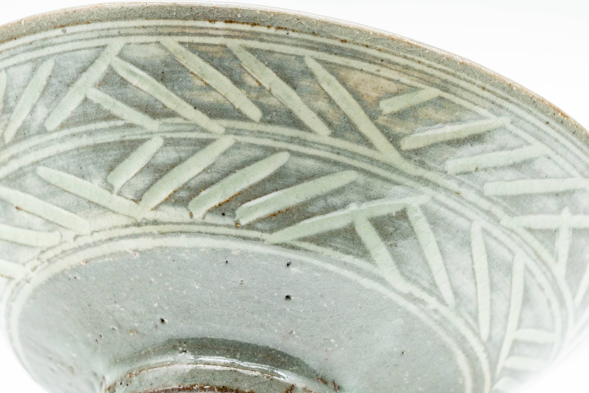Japanese Matcha Bowl - White Chrysanthemums Geometric Patterned Summer Chawan - 150ml