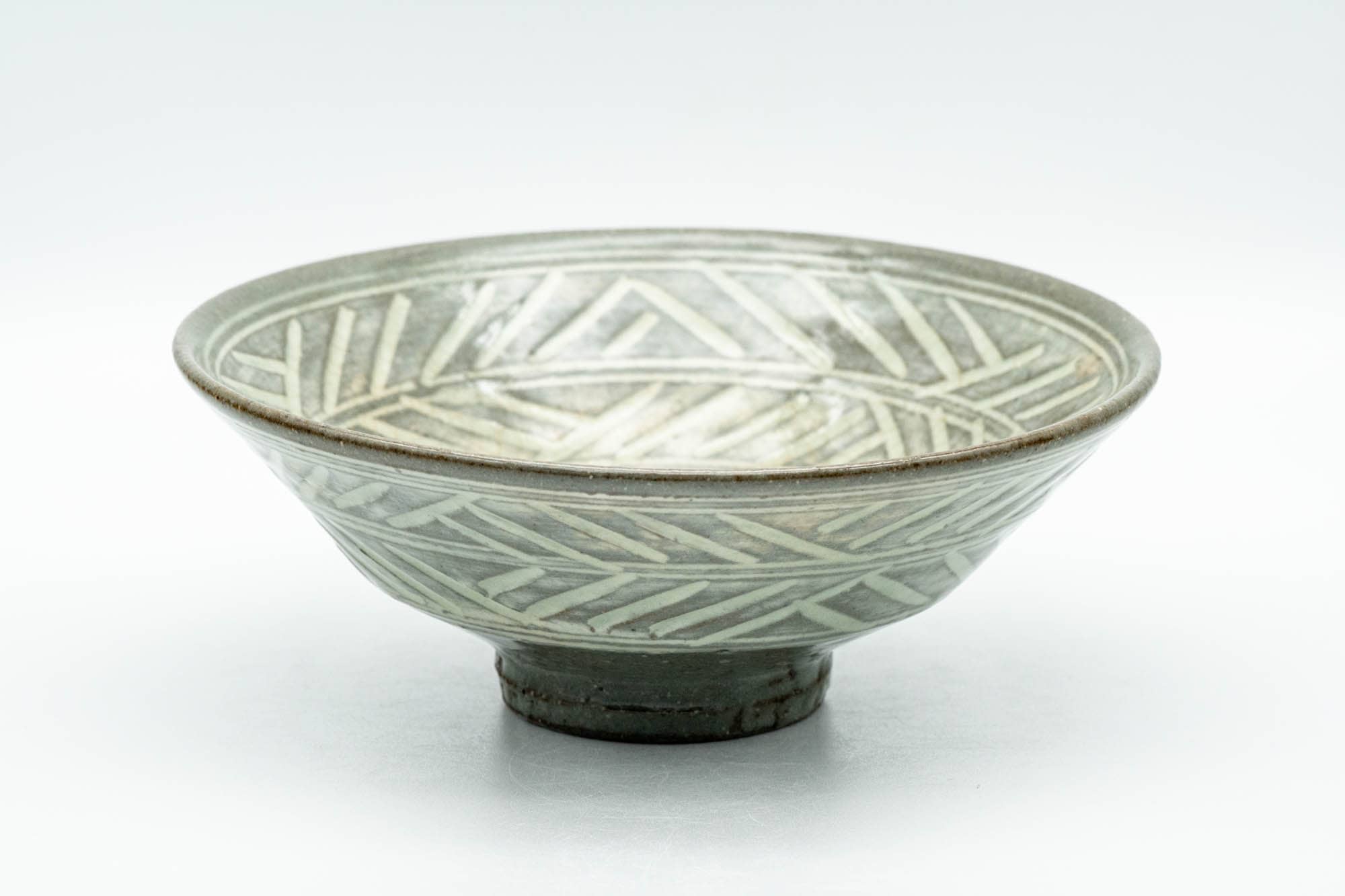 Japanese Matcha Bowl - White Chrysanthemums Geometric Patterned Summer Chawan - 150ml