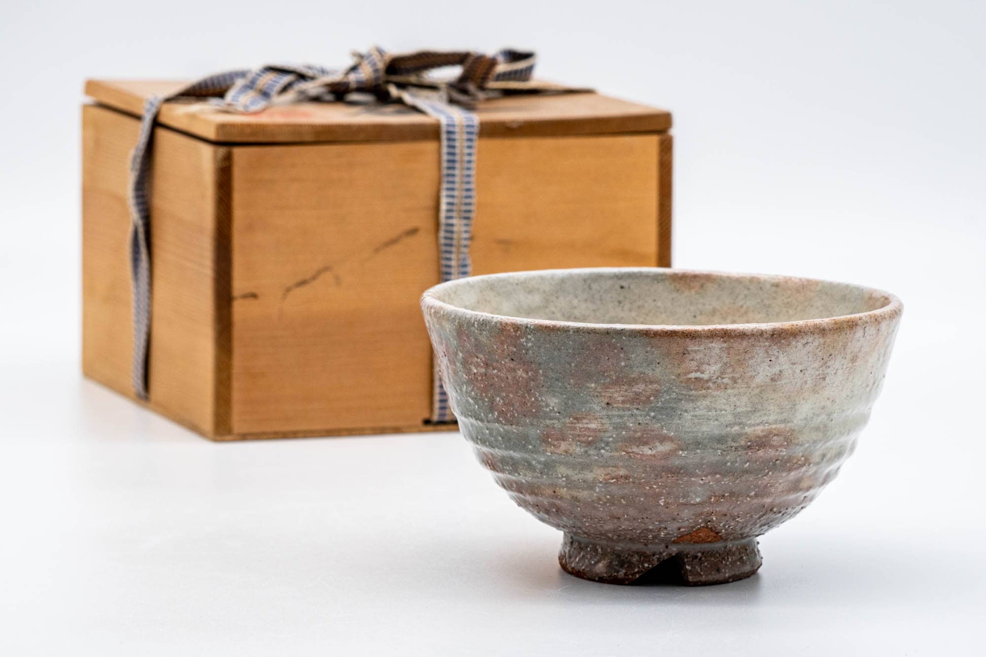 Japanese Matcha Bowl - 萩殿窯 Hagiden Kiln - Gohonte Rokurome Hagi-yaki Chawan - 250ml