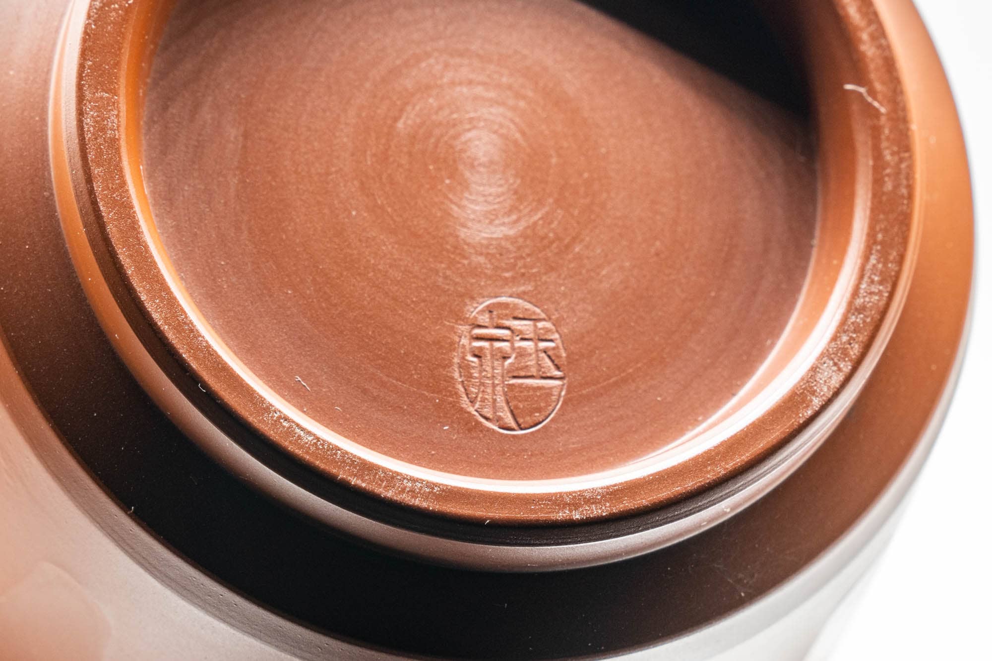 Japanese Teacup - Carved Red Shudei White Inner-Glazed Tokoname-yaki Yunomi - 150ml