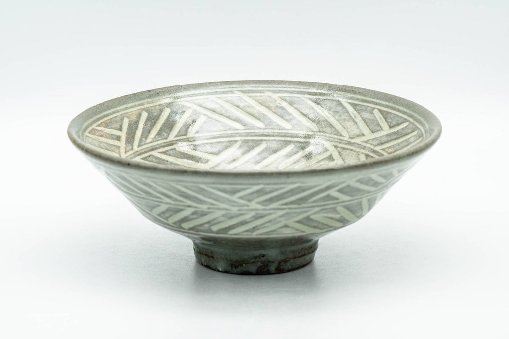 Japanese Matcha Bowl - White Chrysanthemums Geometric Patterned Summer Chawan - 150ml