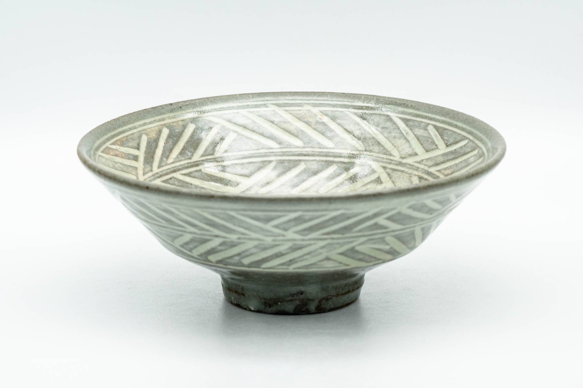Japanese Matcha Bowl - White Chrysanthemums Geometric Patterned Summer Chawan - 150ml