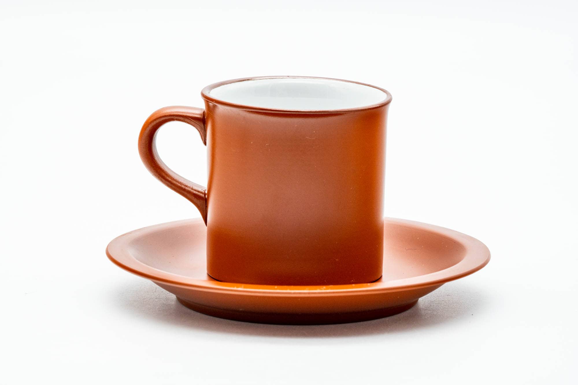 Japanese Teacup - White Inner-Glazed Red Shudei Tokoname-yaki Ushirode Yunomi with Chataku Tea Saucer - 100ml