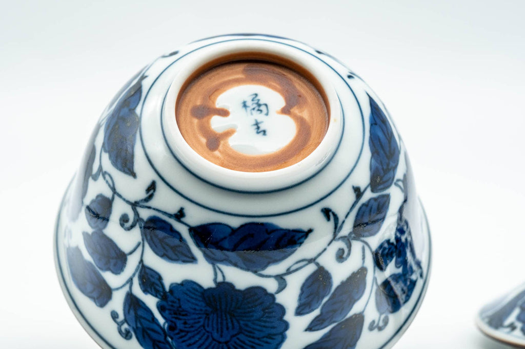 Japanese Teacup - 有田焼 Blue Floral Arita-yaki Lidded Yunomi - 130ml