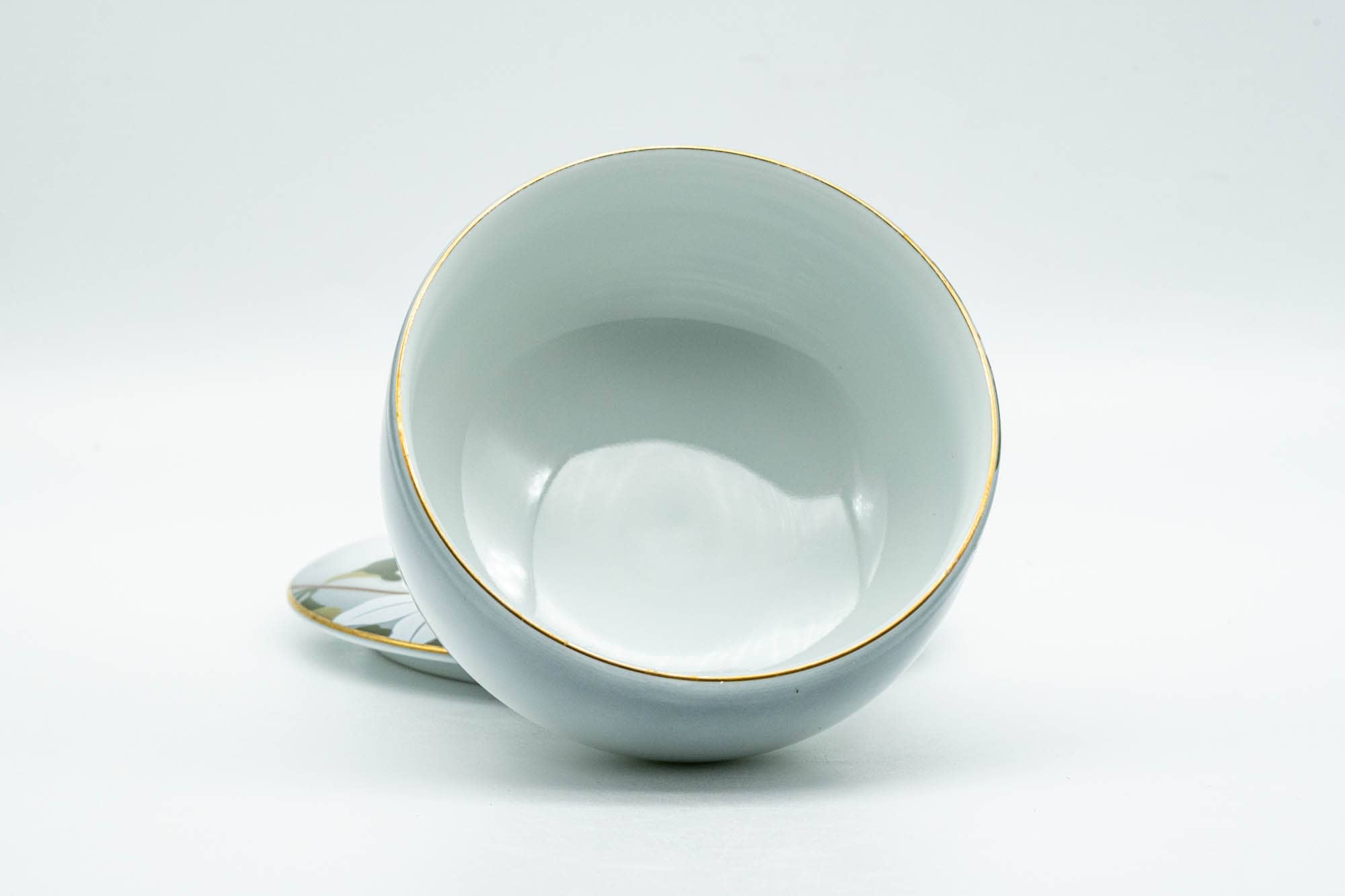 Japanese Teacup - White Floral Arita-yaki Lidded Yunomi - 130ml
