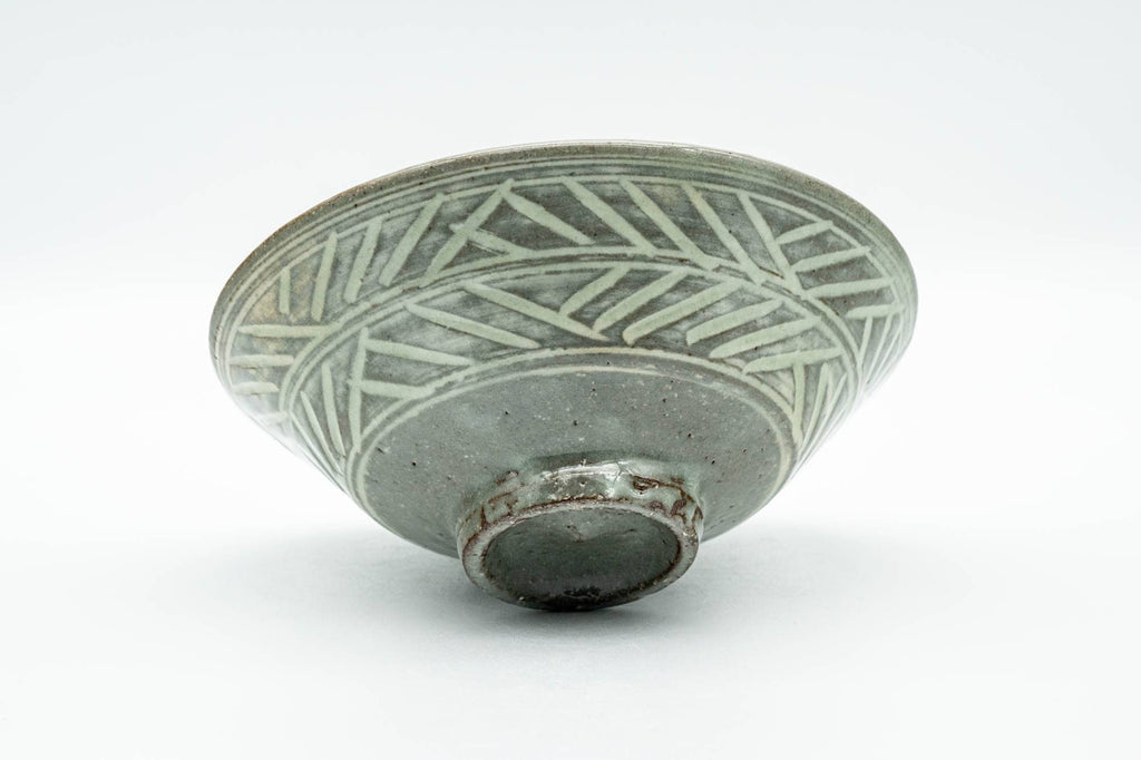 Japanese Matcha Bowl - White Chrysanthemums Geometric Patterned Summer Chawan - 150ml