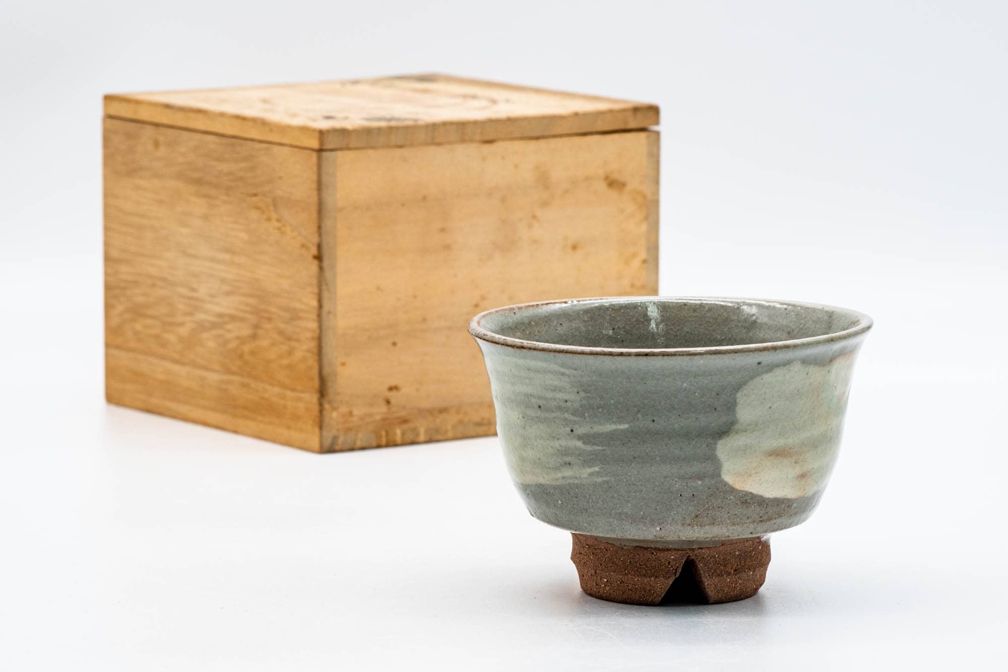 Japanese Matcha Bowl - 五島哲 Satoshi Goto - Grey White Hakeme Gohonte Echizen-yaki Chawan - 250ml