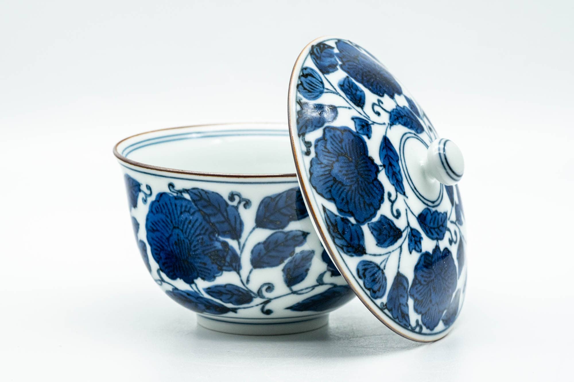 Japanese Teacup - 有田焼 Blue Floral Arita-yaki Lidded Yunomi - 130ml