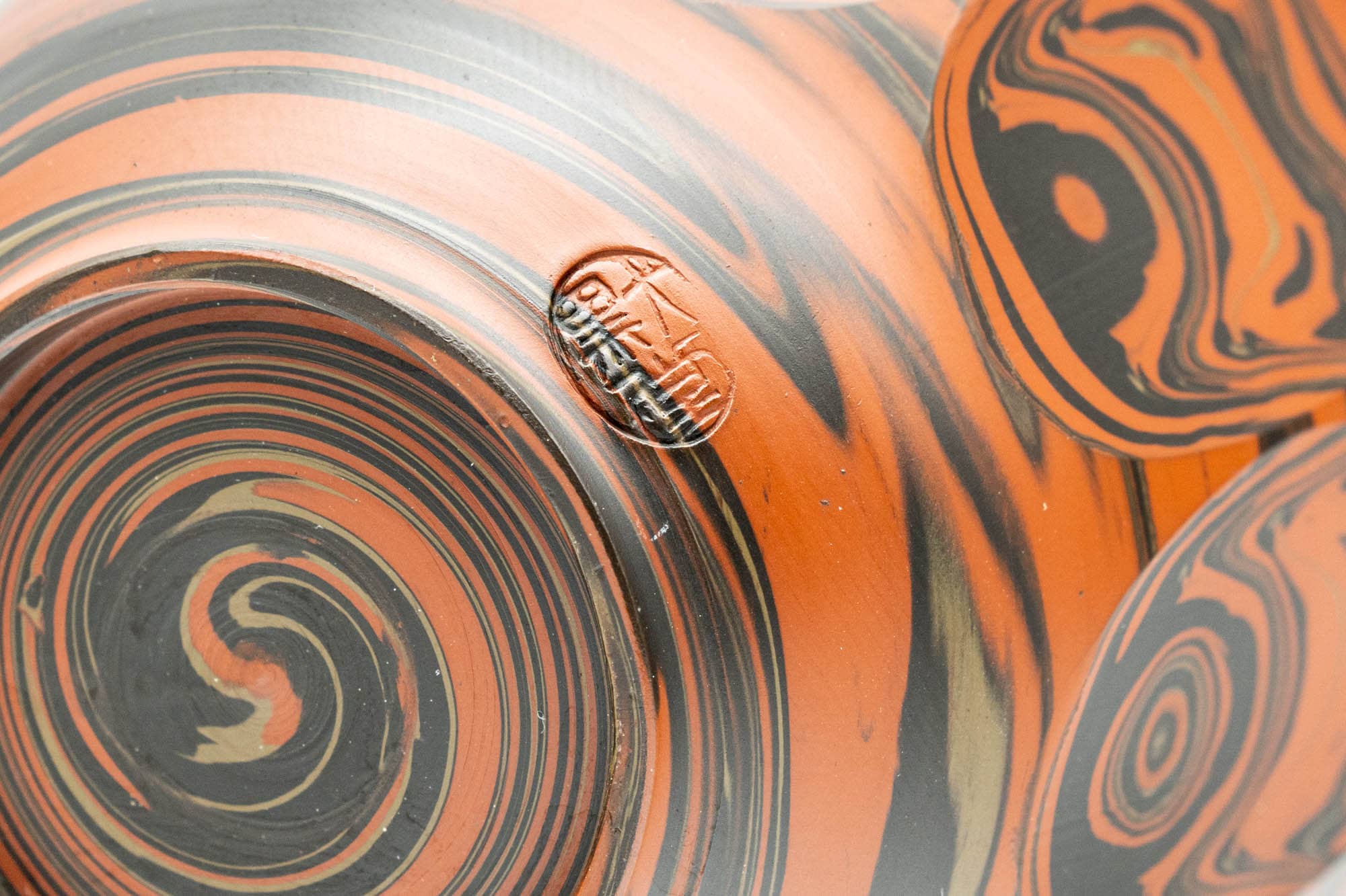 Japanese Teacup - 谷川黙山 Tanikawa Mokuzan - Faceted Red Nerikomi Tokoname-yaki Yunomi - 85ml