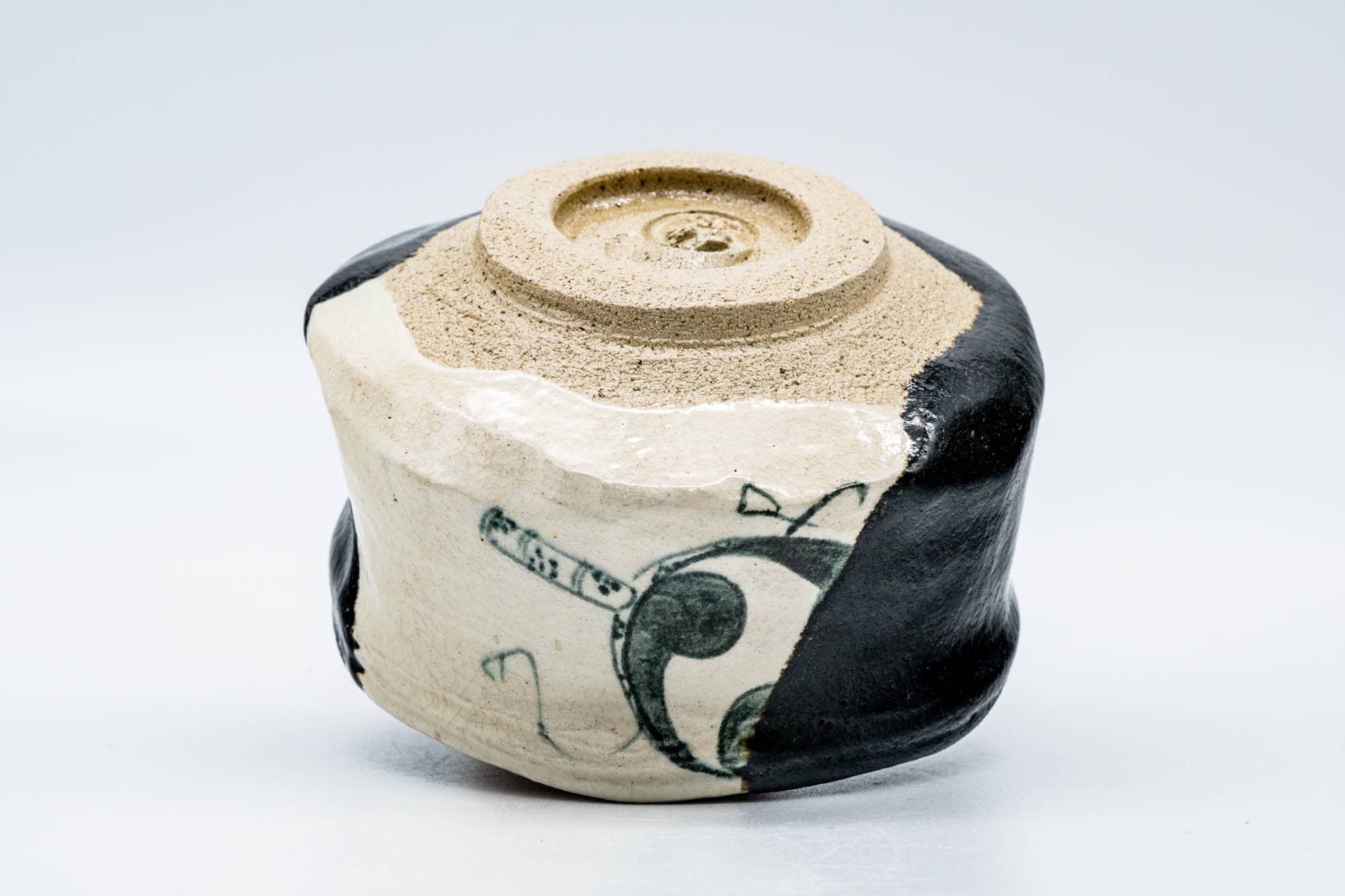 Japanese Matcha Bowl - 松楽窯 Shoraku Kiln - Kuro Oribe Kutsu-gata Chawan - 250ml