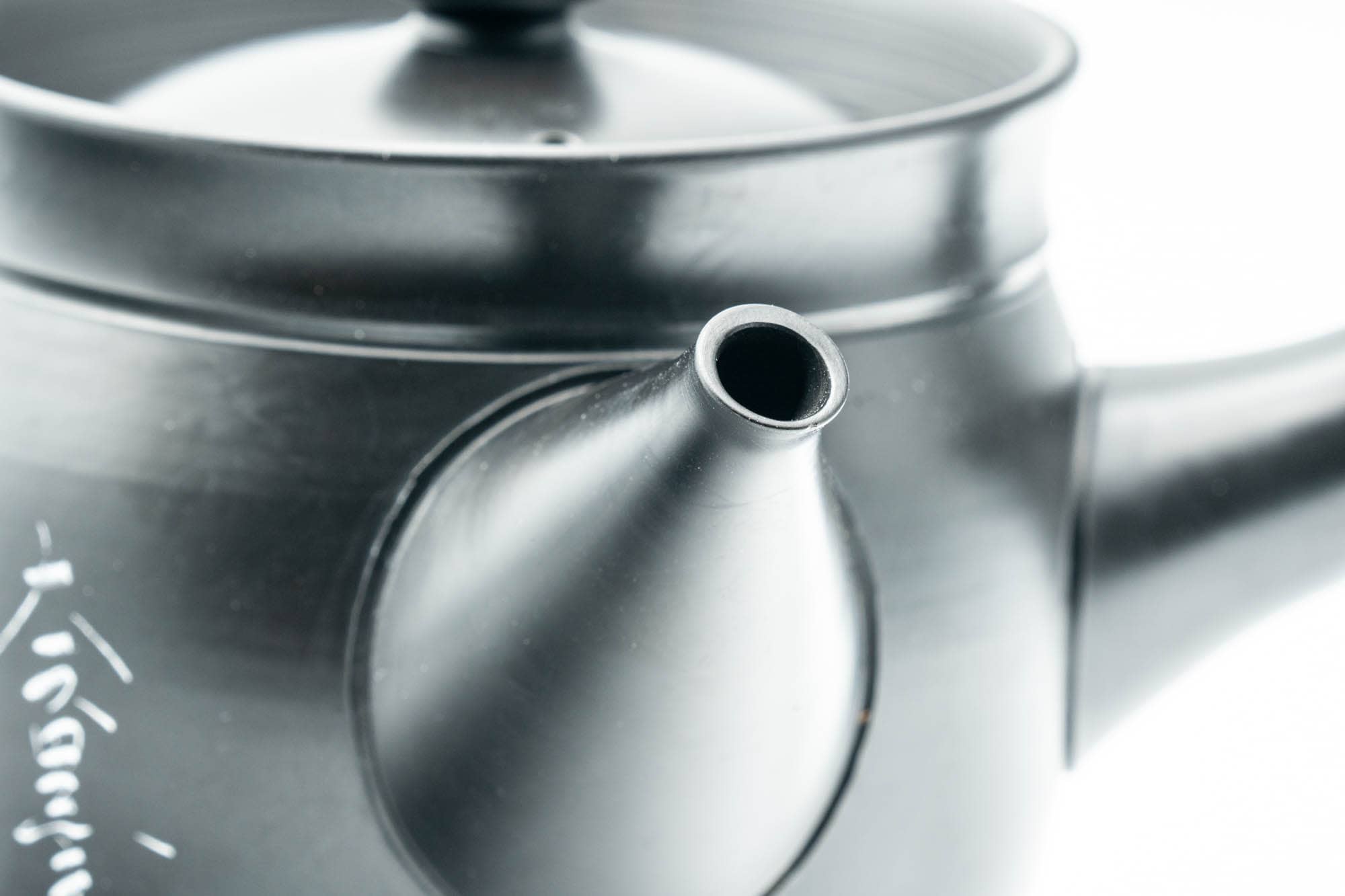 Japanese Kyusu - 香臣 Katou - Calligraphy Engraved Kurodei Tokoname-yaki Debeso Teapot - 230ml