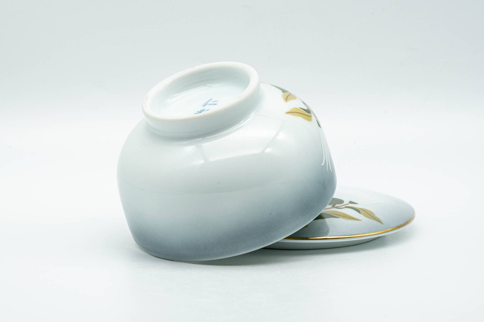 Japanese Teacup - White Floral Arita-yaki Lidded Yunomi - 130ml