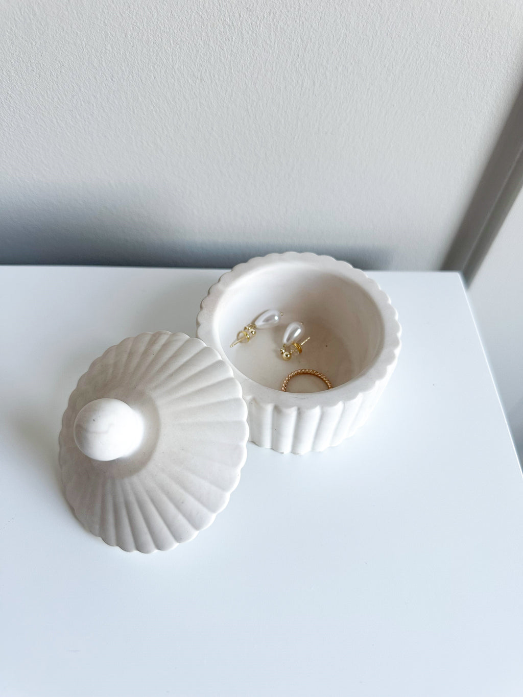NEW!!! Fluted Pinch Bowl with Lid