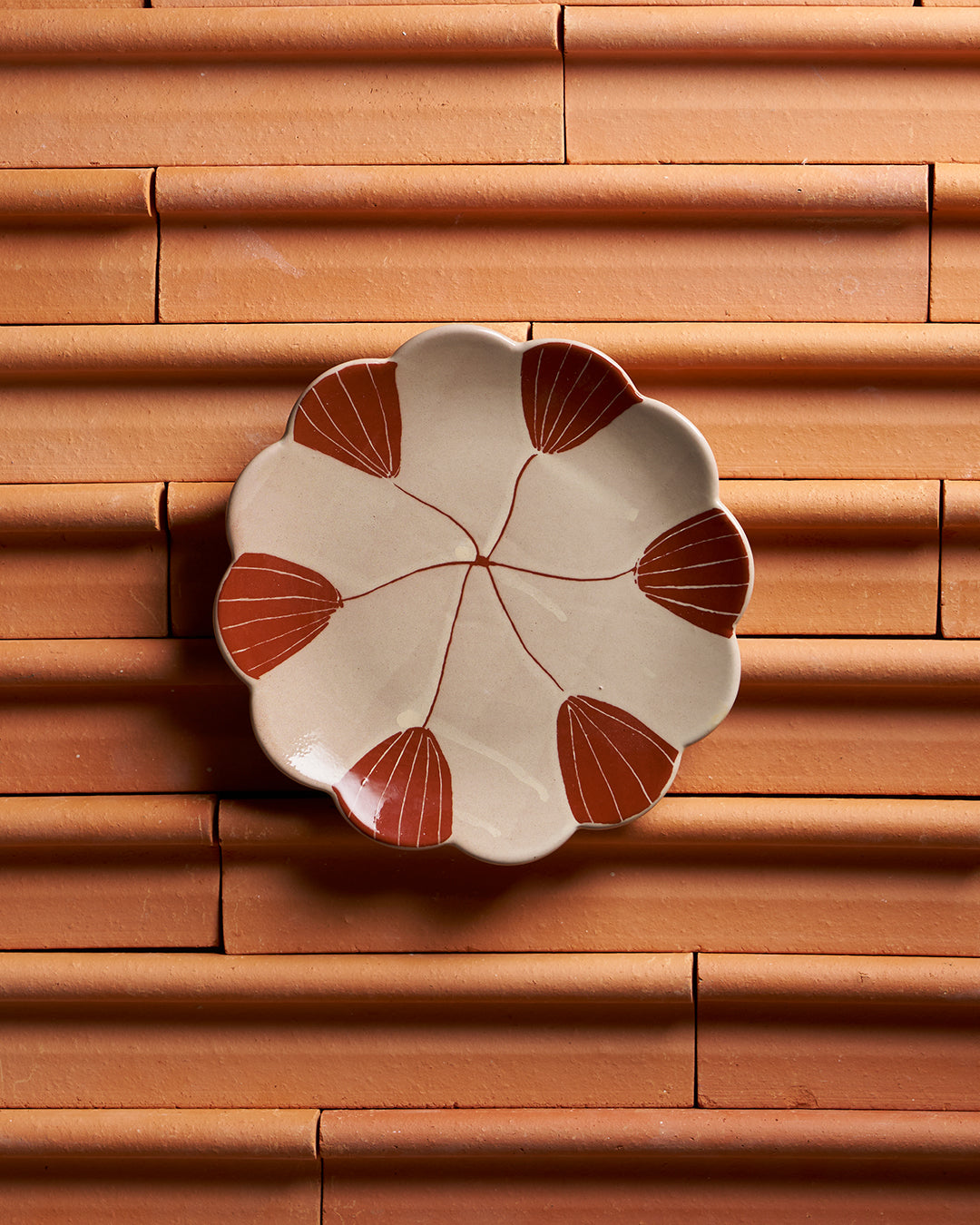 June's Daisy Plate / Fan Flower