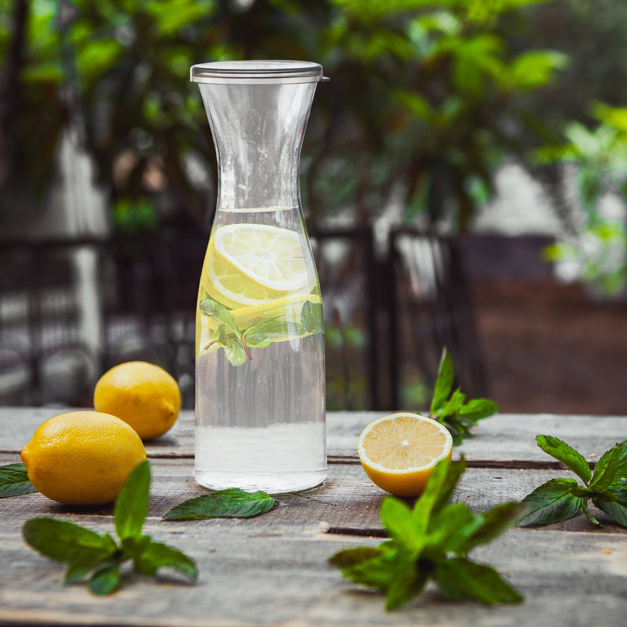 Clear Large Disposable Plastic Wine Carafes with Lids (35 oz. )