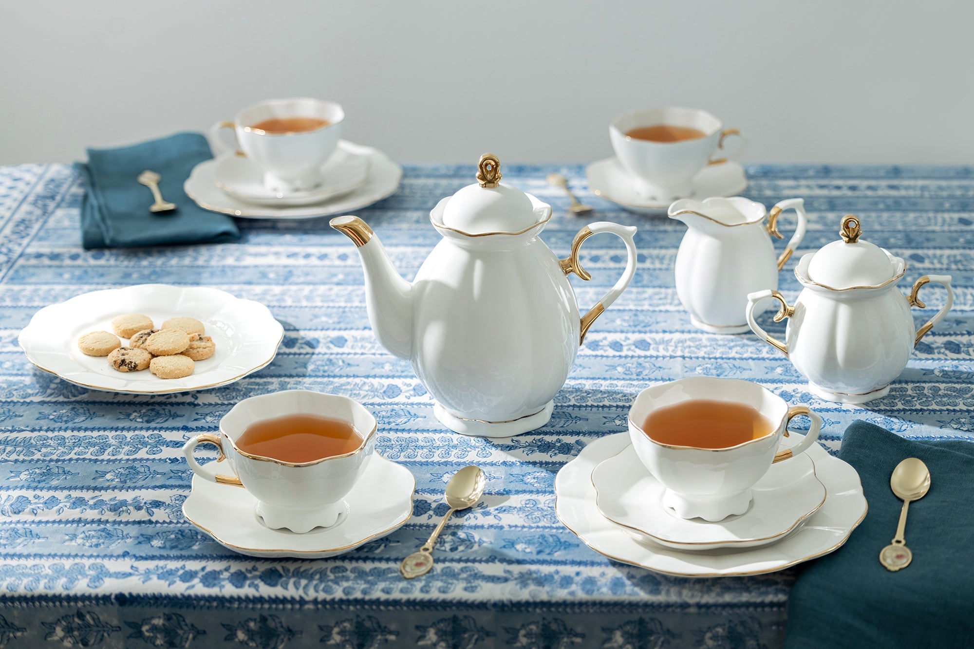White Gold Scallop Fine Porcelain 11-Piece Tea Set