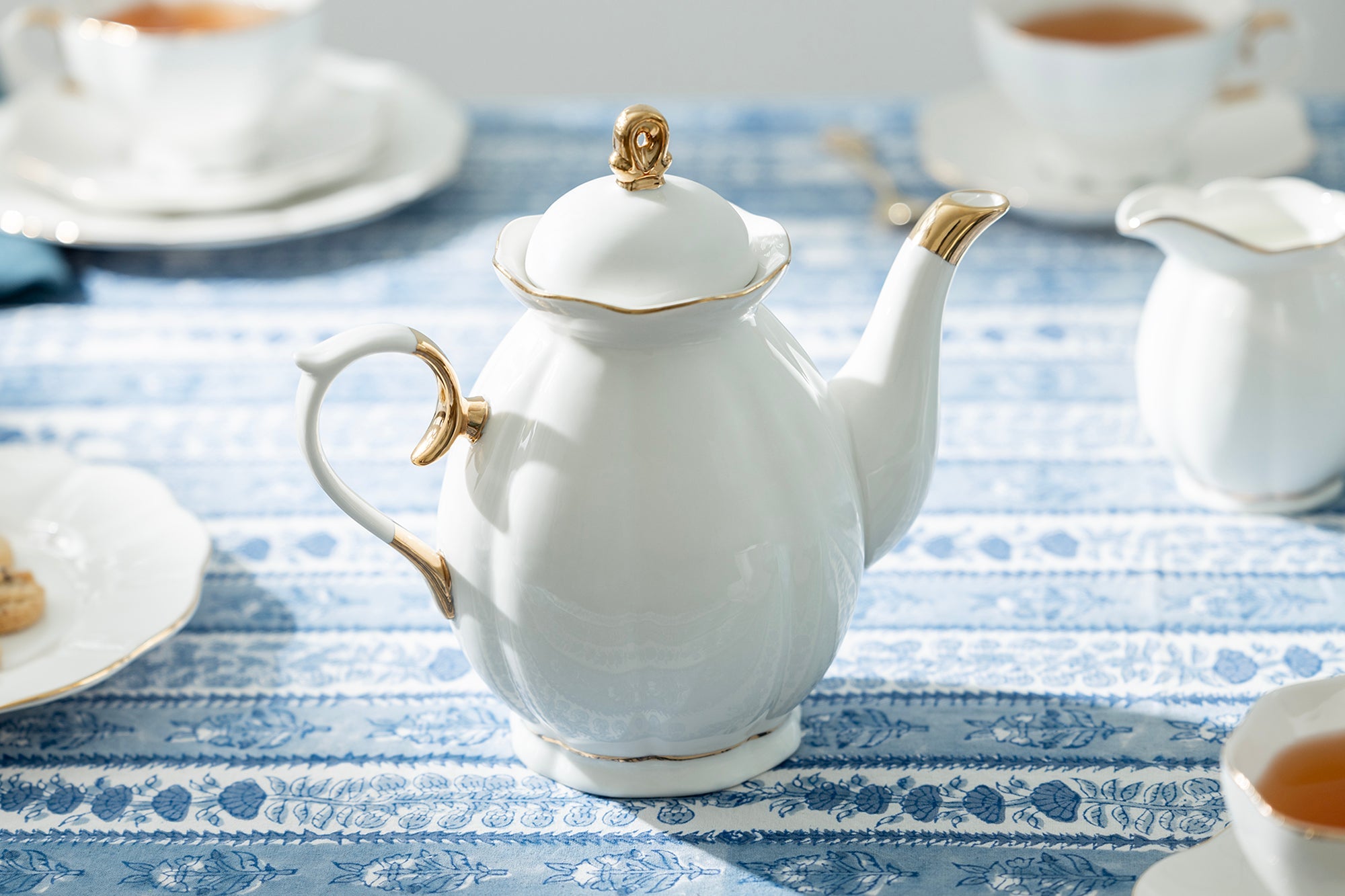 White Gold Scallop Fine Porcelain Teapot