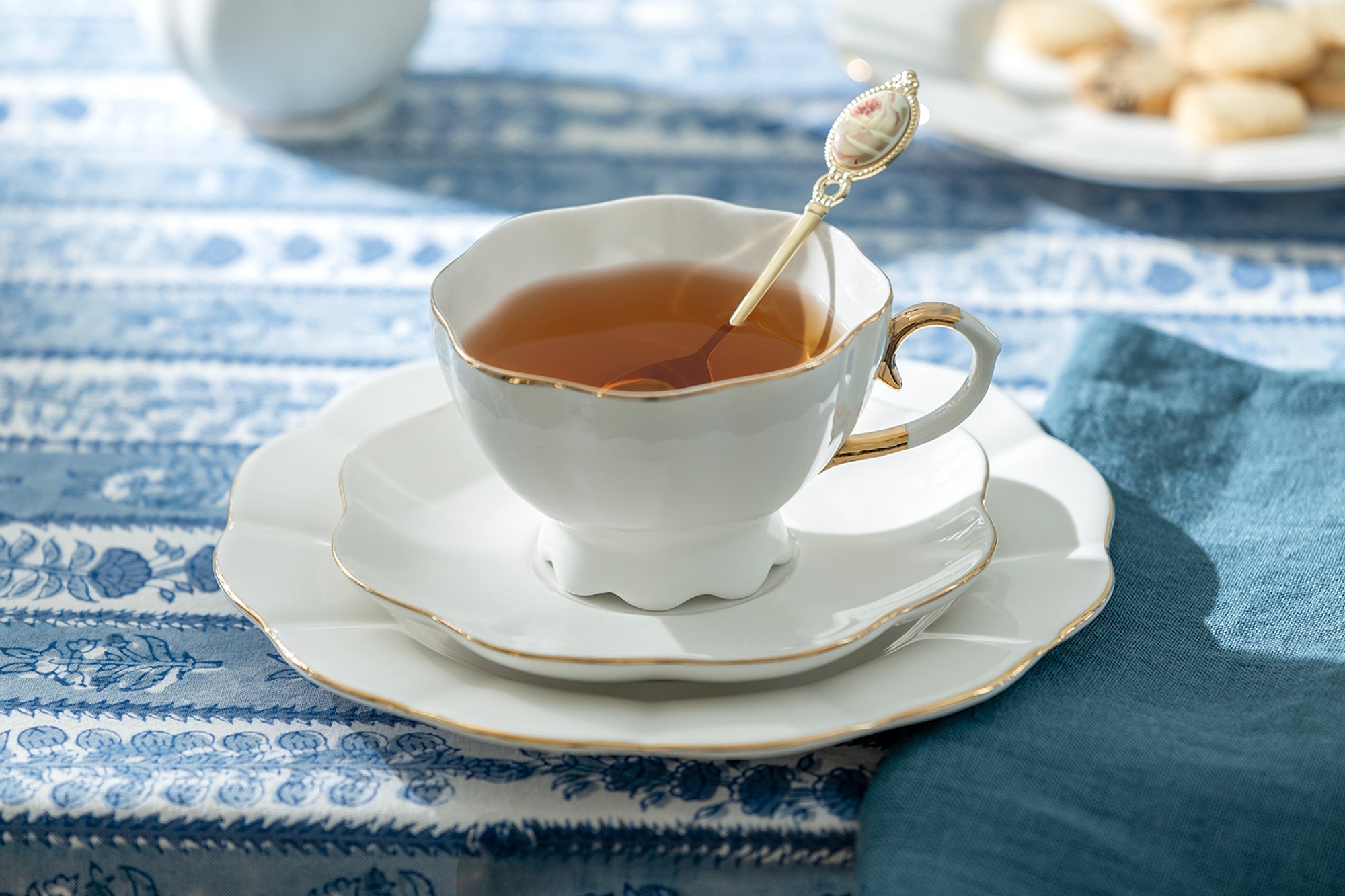 White Gold Scallop Fine Porcelain 11-Piece Tea Set