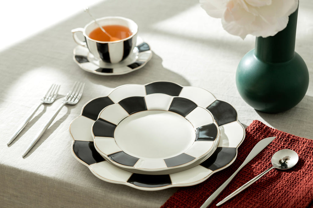 Black and White Scallop Fine Porcelain Dessert/Dinner Plate