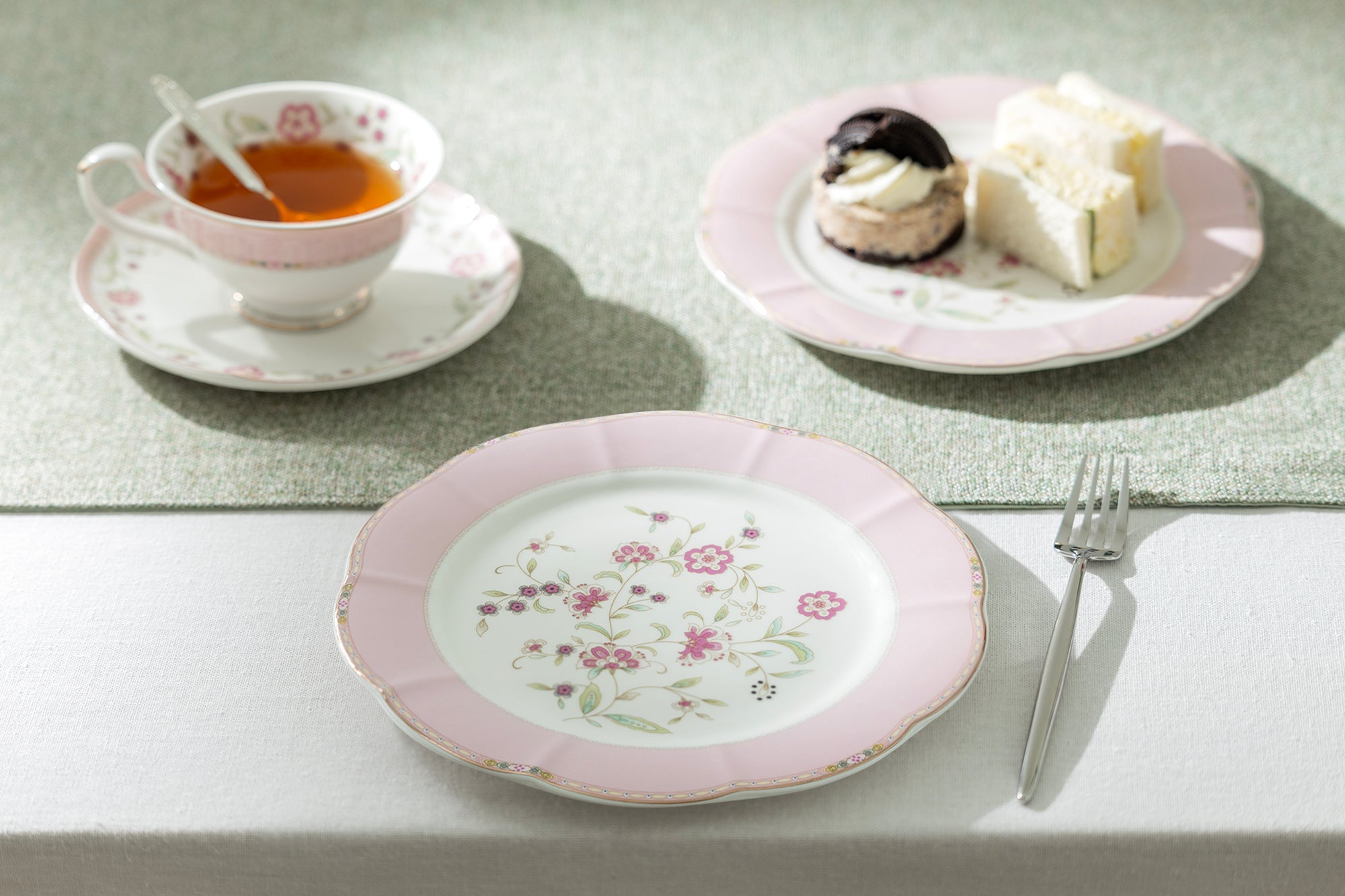 Pink Corn Flowers with Pink Rim Fine Porcelain Dessert/Dinner Plate