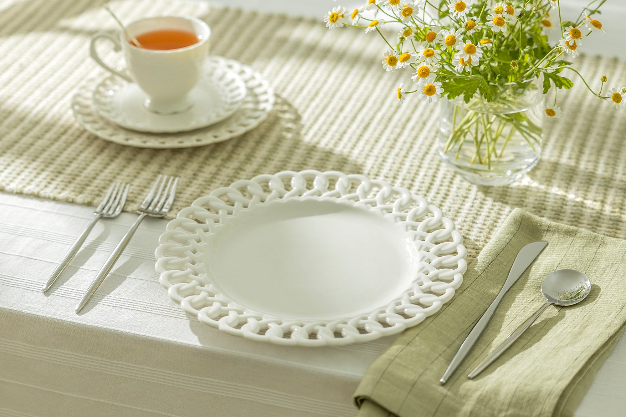 White Heirloom Fine Porcelain Dessert/Dinner Plate