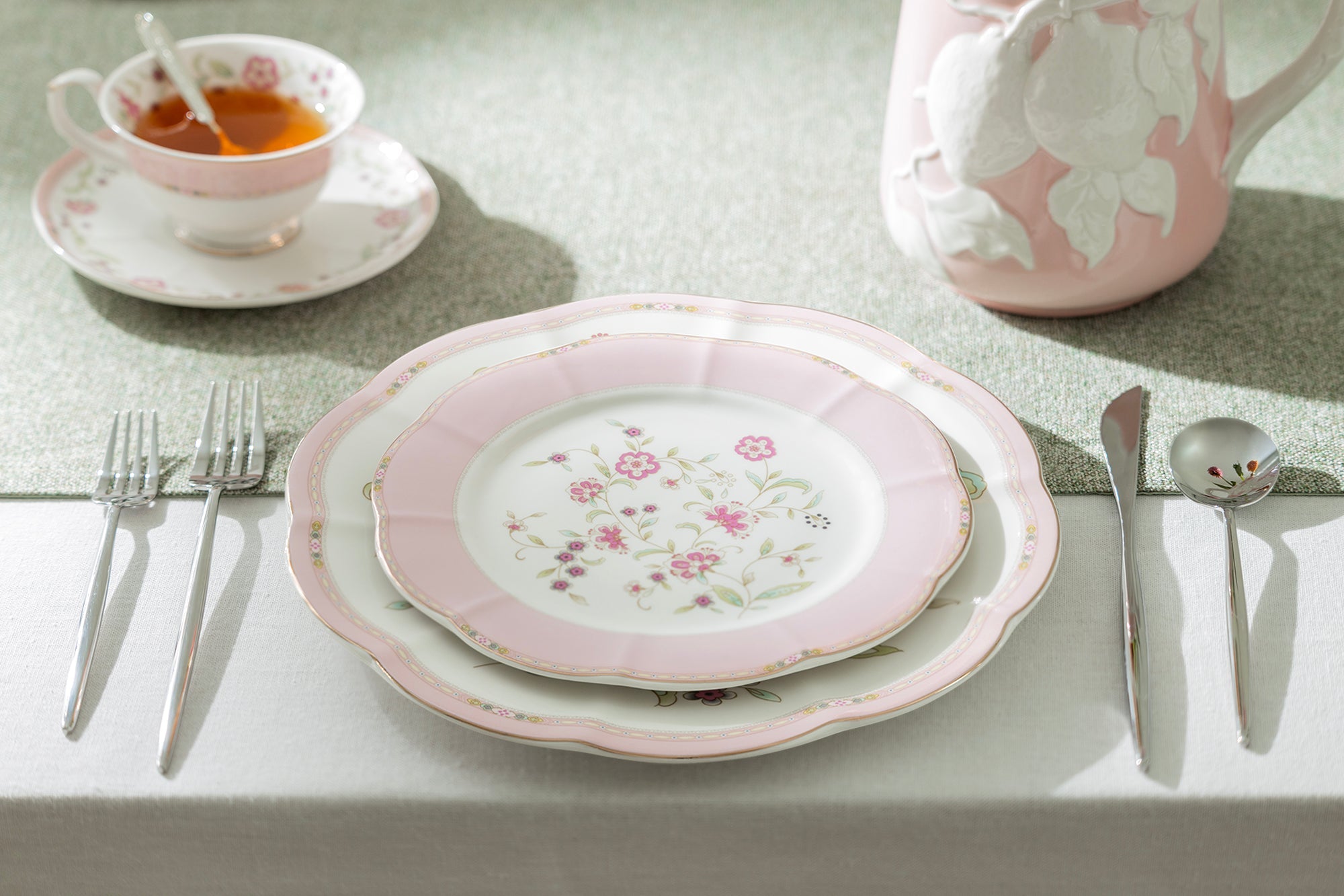 Pink Corn Flowers with Pink Rim Fine Porcelain Dessert/Dinner Plate