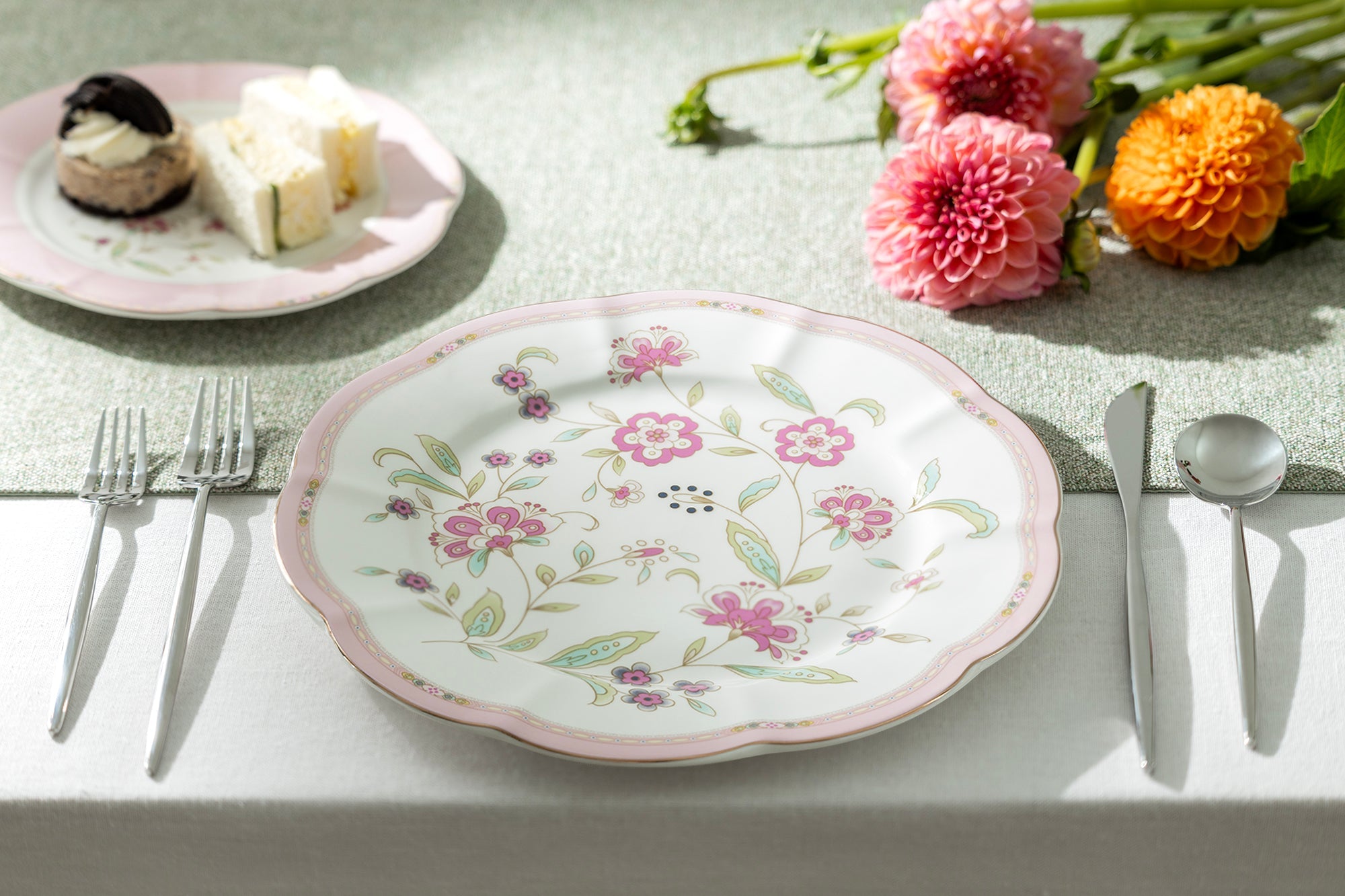Pink Corn Flowers with Pink Rim Fine Porcelain Dessert/Dinner Plate