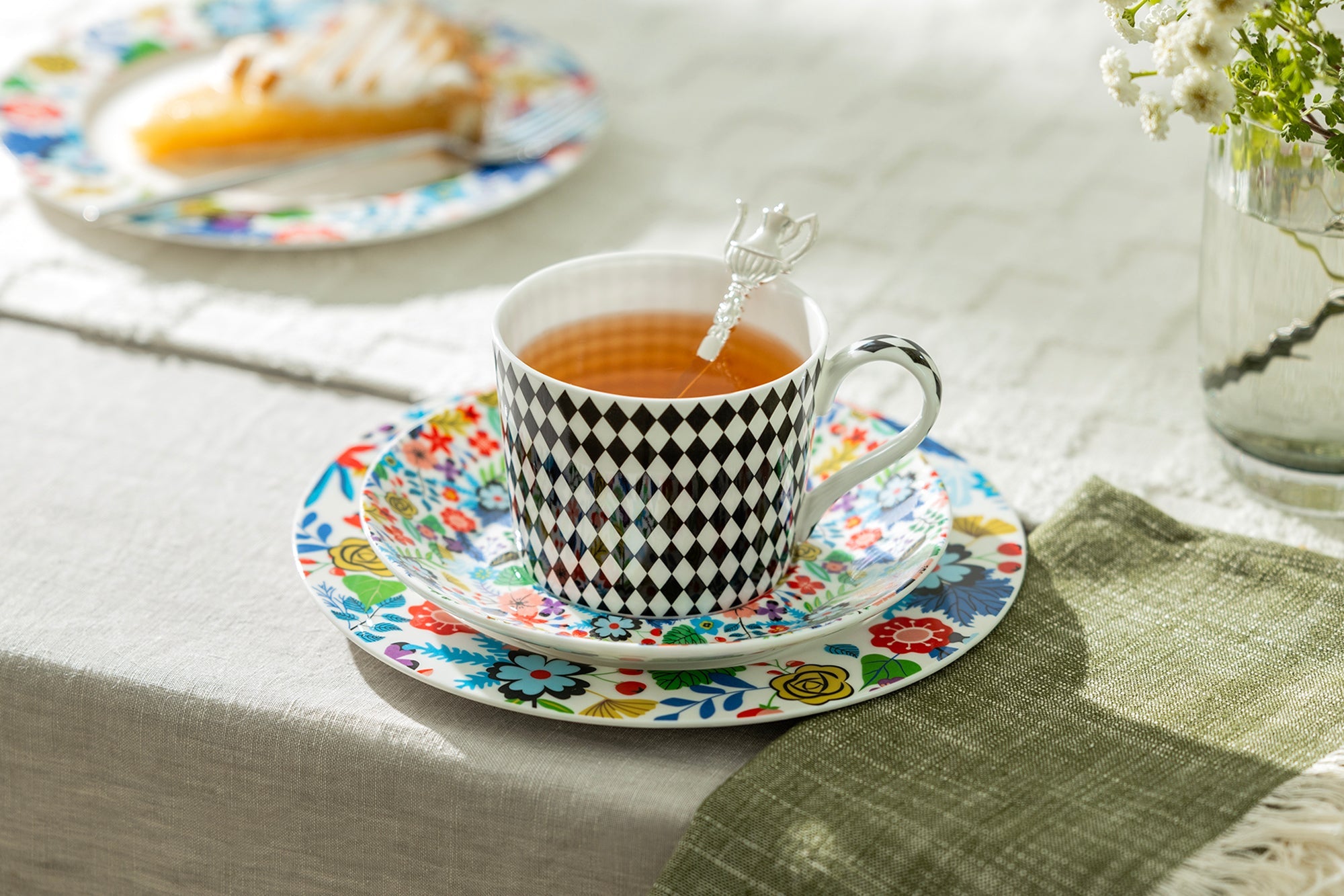 7.5" Mad Hatter Fine Porcelain Dessert Plate